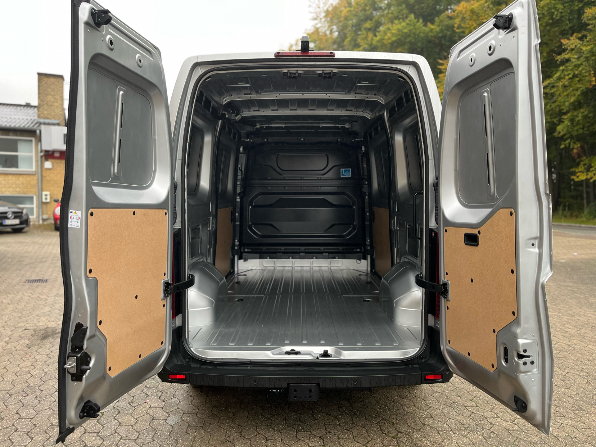 Billede af Nissan Interstar L2H2 2,0 DCi N-Connecta 150HK Van 9g Aut.