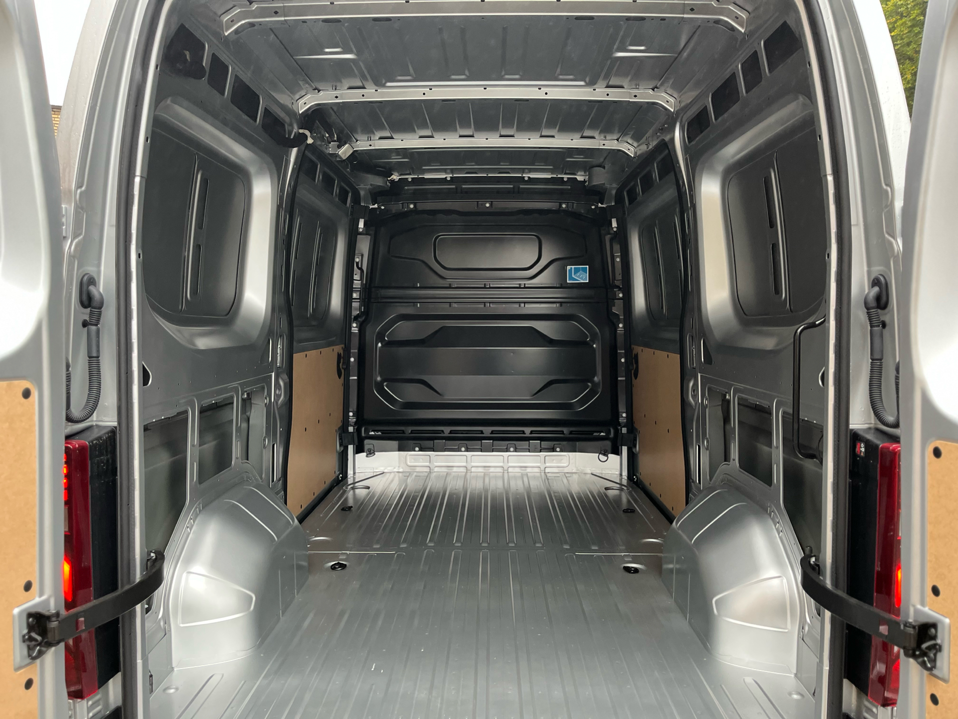 Billede af Nissan Interstar L2H2 2,0 DCi N-Connecta 150HK Van 9g Aut.