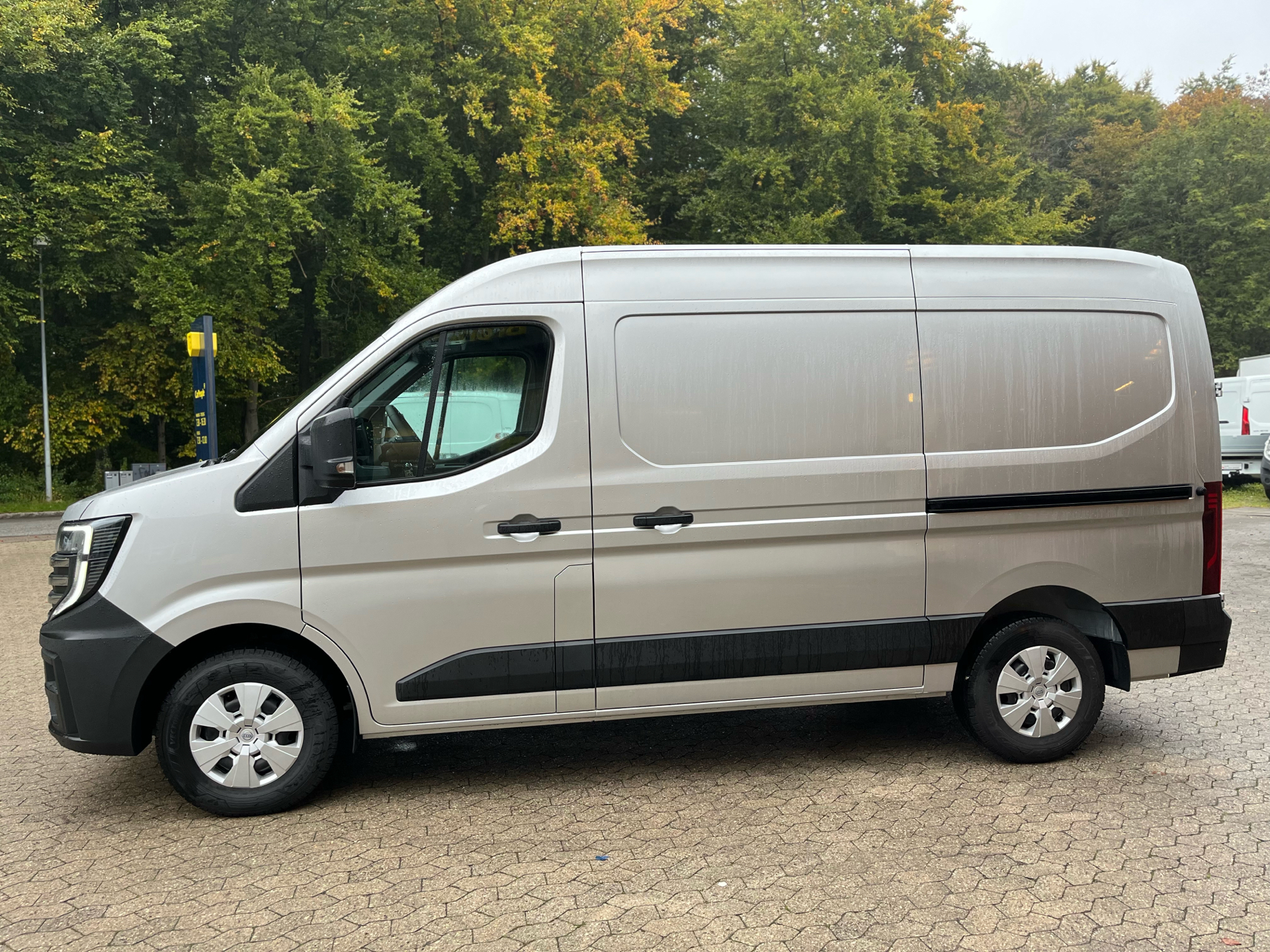 Billede af Nissan Interstar L2H2 2,0 DCi N-Connecta 150HK Van 9g Aut.
