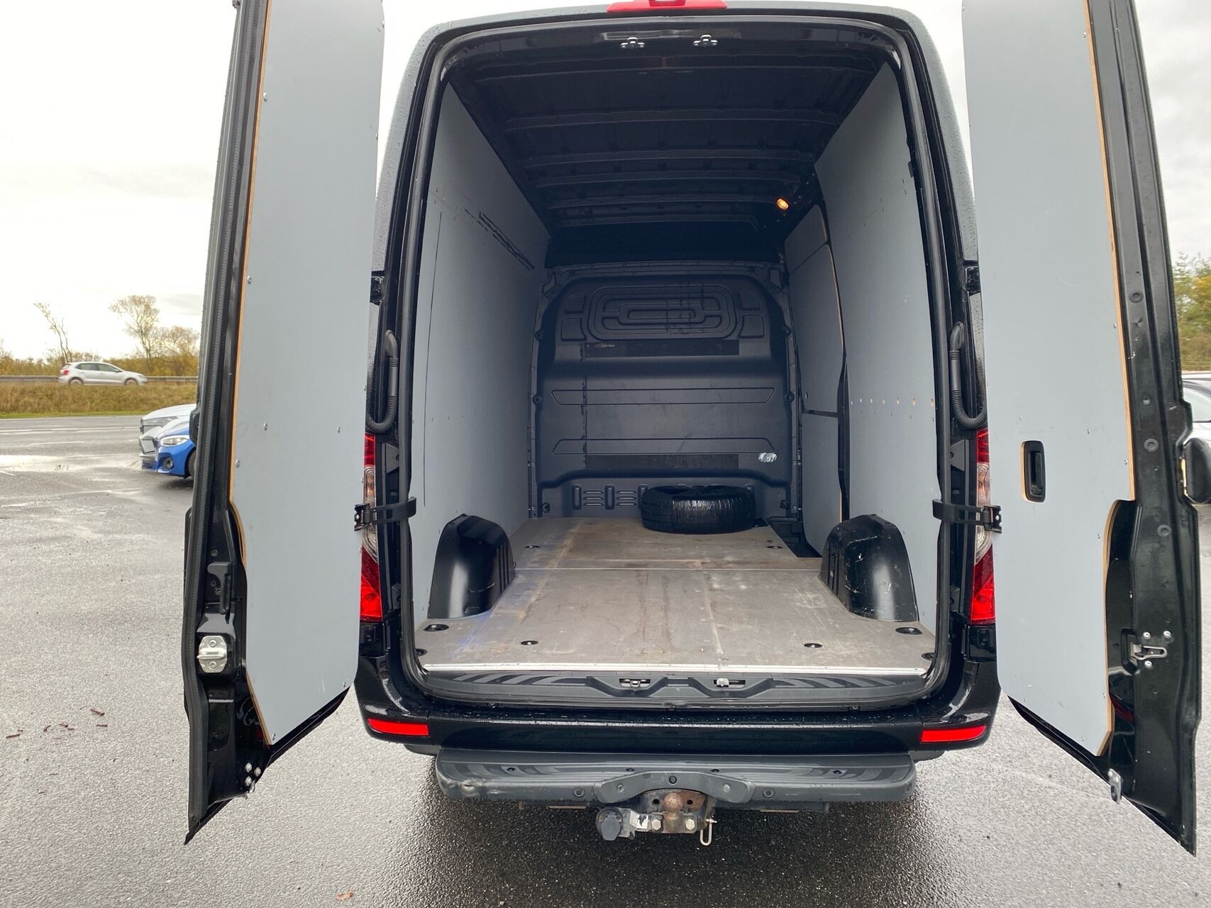 Billede af Mercedes-Benz Sprinter 319 2,0 CDI A2 H2 RWD 9G-Tronic 190HK Van Aut.