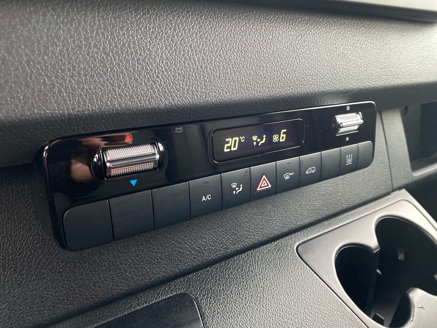 Billede af Mercedes-Benz Sprinter 319 2,0 CDI A2 H2 RWD 9G-Tronic 190HK Van Aut.