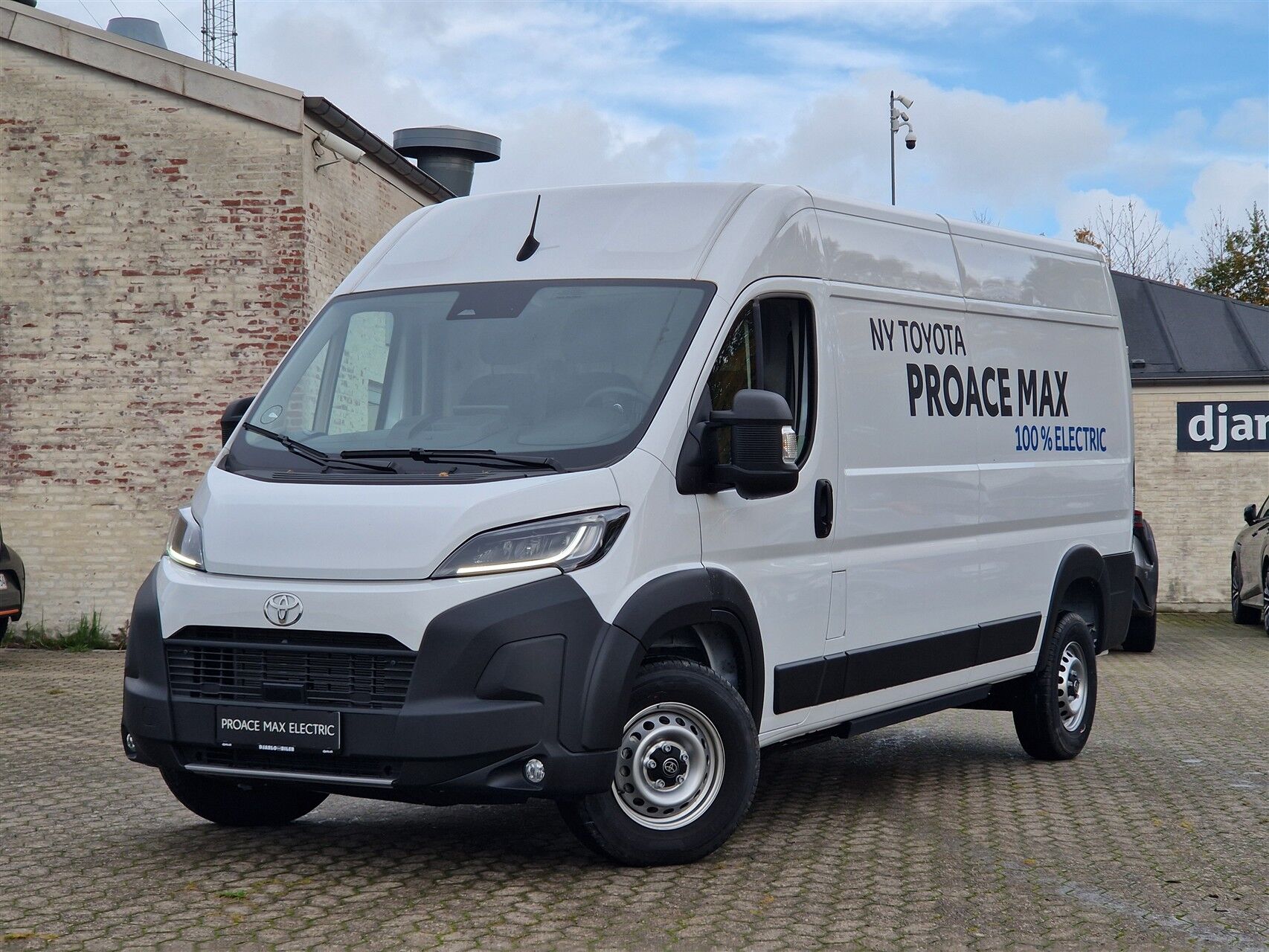 Billede af Toyota Proace Max Electric 110 kWh Long/En skydedør m. højt tag aut. gear Comfort Master