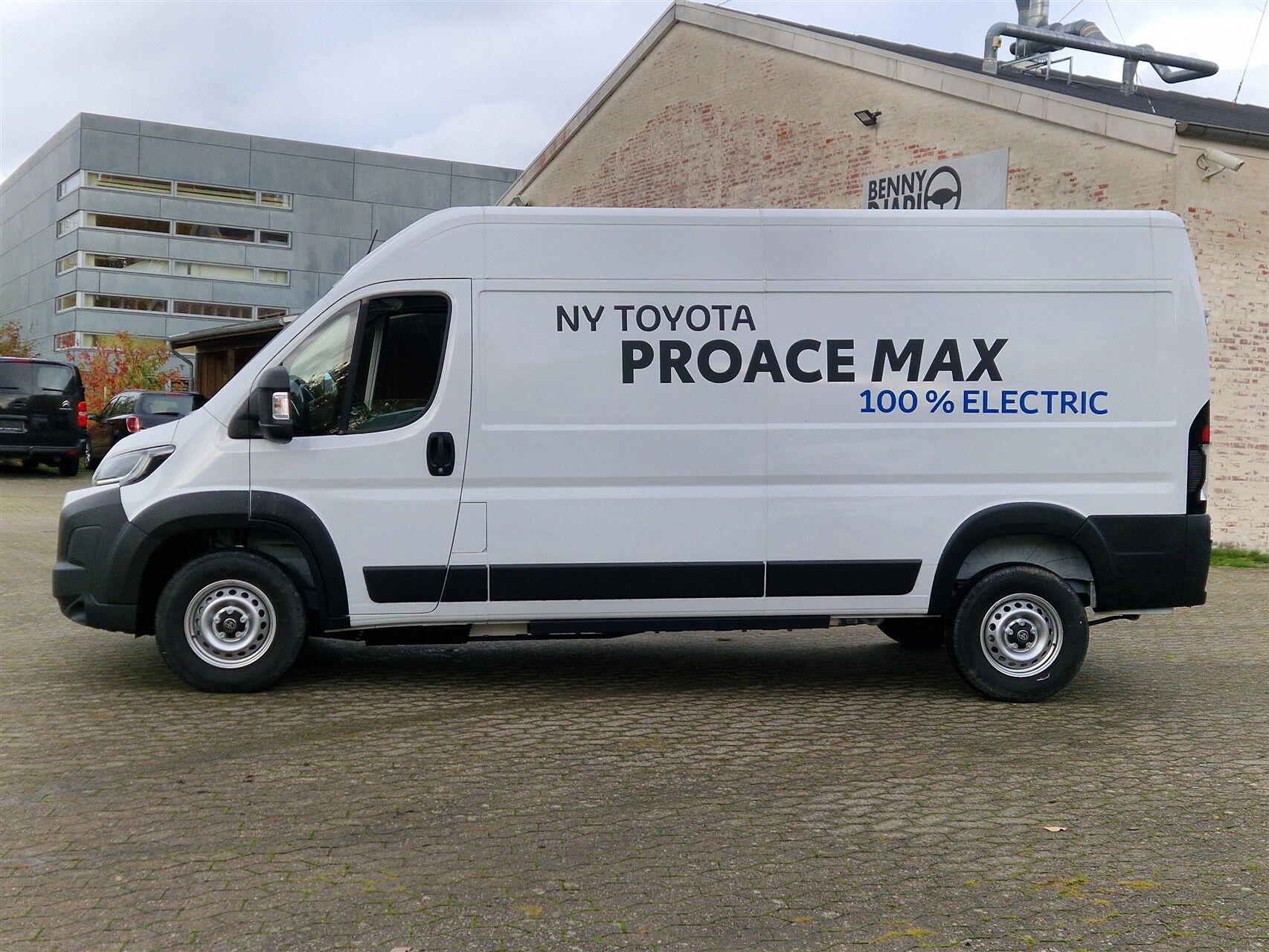 Billede af Toyota Proace Max Electric 110 kWh Long/En skydedør m. højt tag aut. gear Comfort Master