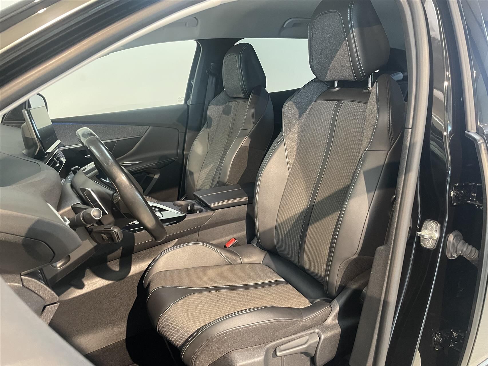 Billede af Peugeot 3008 1,6 PureTech  Plugin-hybrid Selection Sport EAT8 225HK 5d 8g Aut.