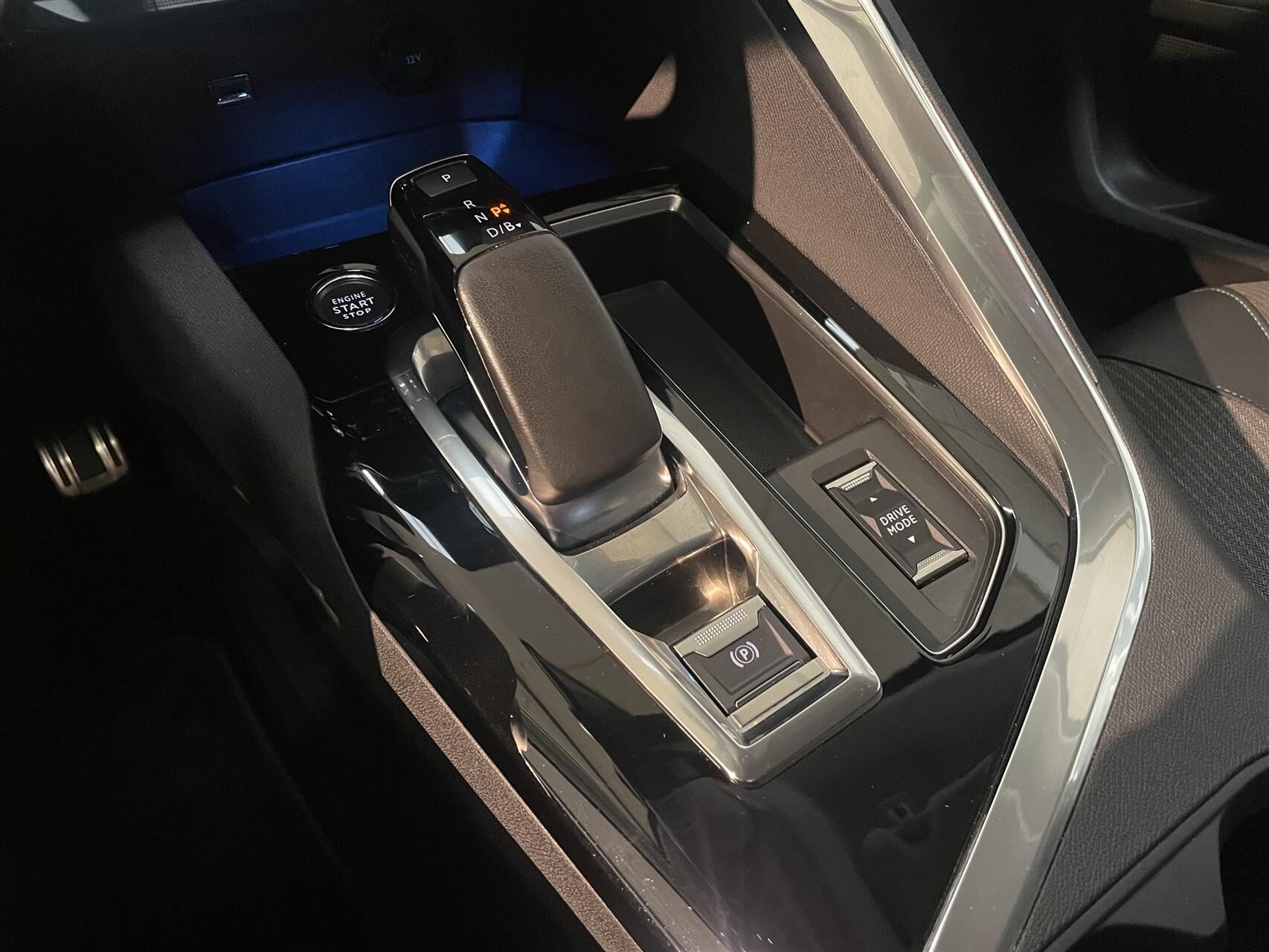 Billede af Peugeot 3008 1,6 PureTech  Plugin-hybrid Selection Sport EAT8 225HK 5d 8g Aut.