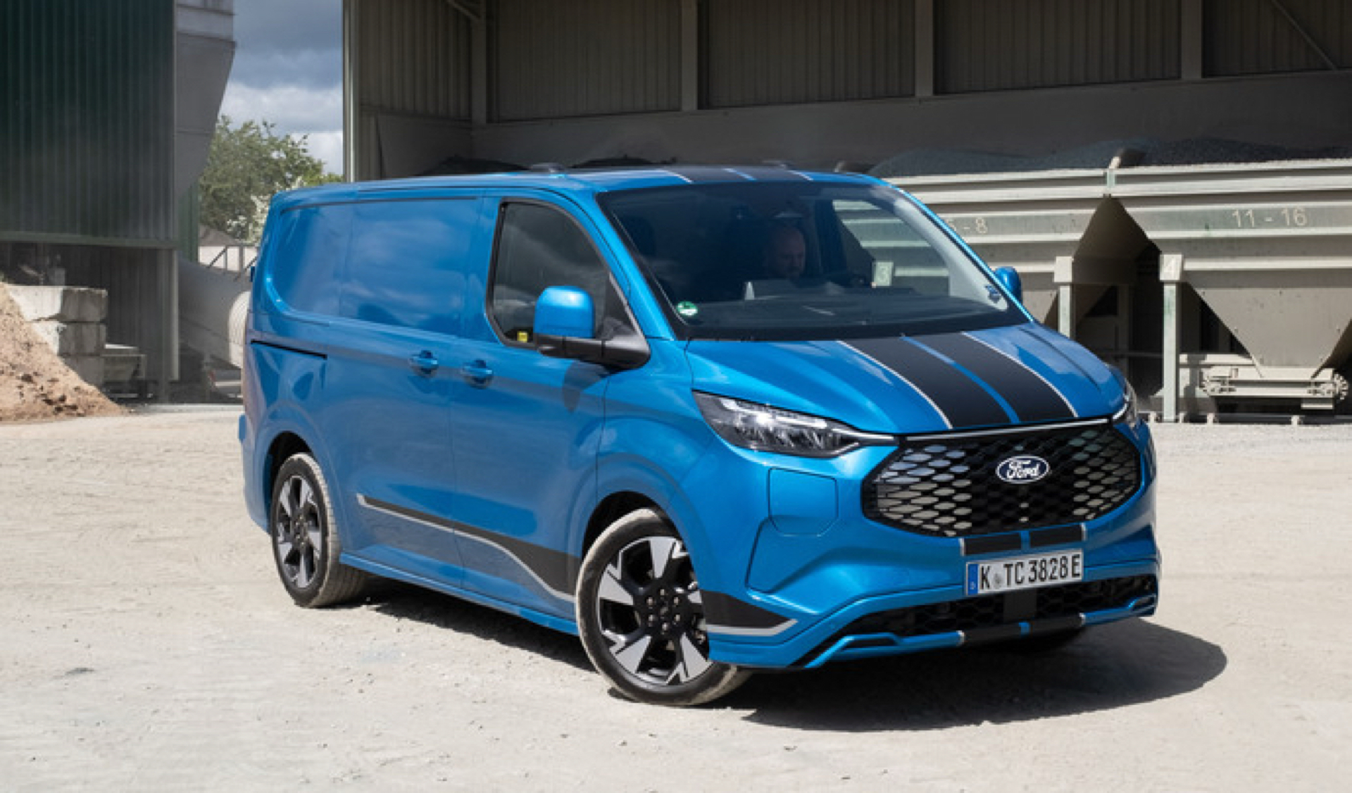 Billede af Ford E-Transit Custom 340 L2H1 EL Sport 218HK Van Aut.