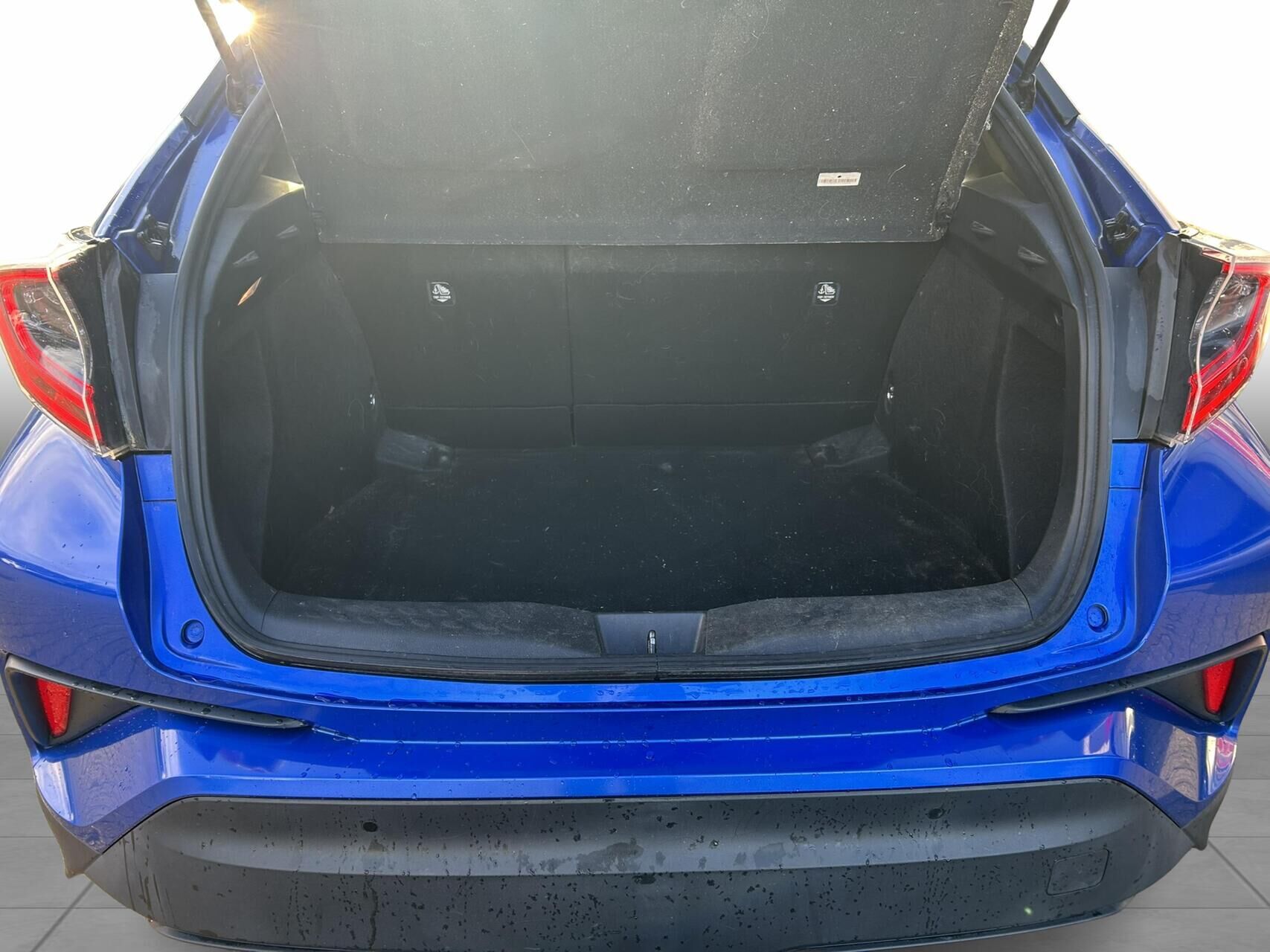 Billede af Toyota C-HR 1,8 Hybrid C-LUB Premium Selected Bi-tone Multidrive S 122HK 5d Aut.