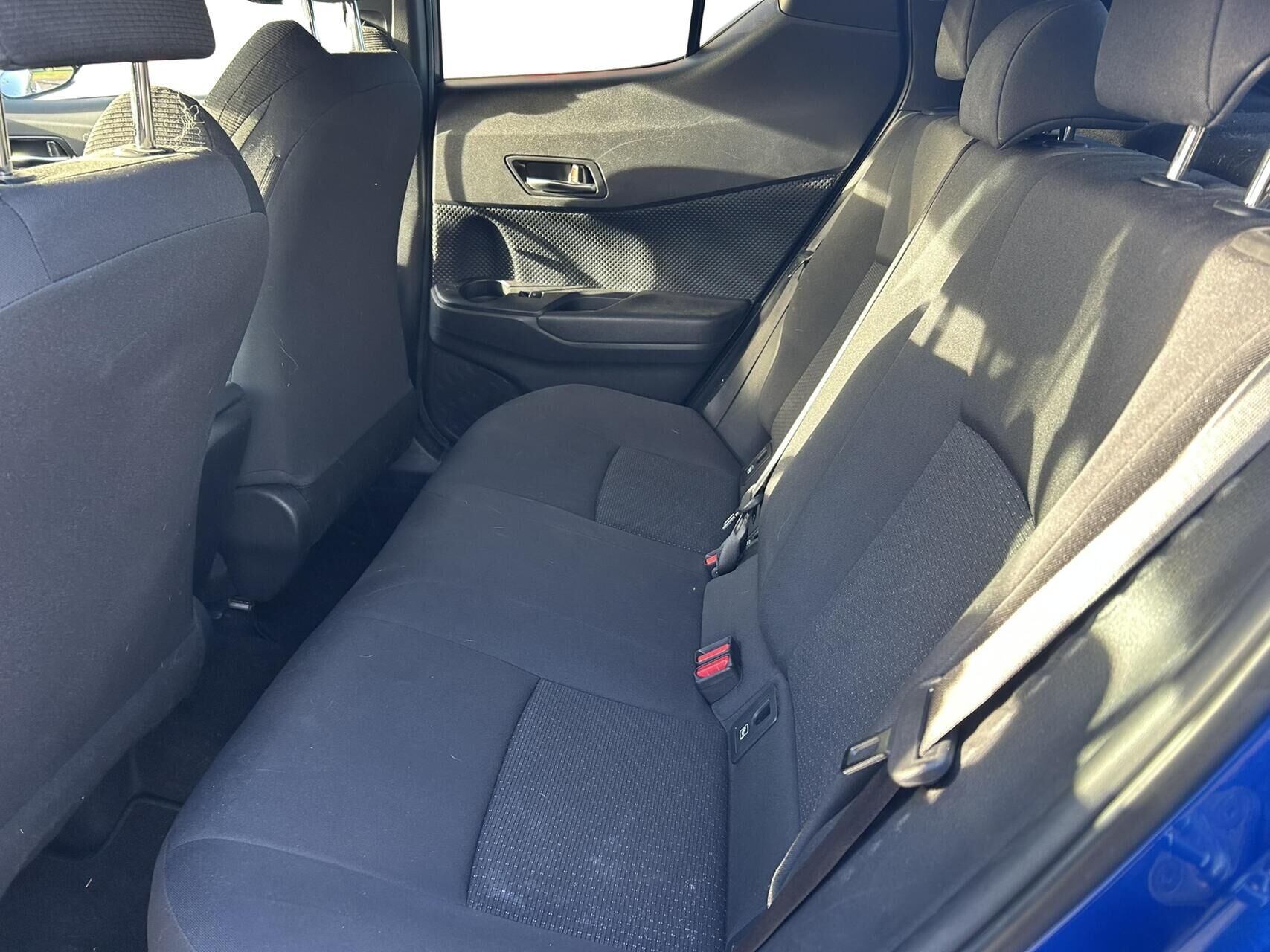 Billede af Toyota C-HR 1,8 Hybrid C-LUB Premium Selected Bi-tone Multidrive S 122HK 5d Aut.