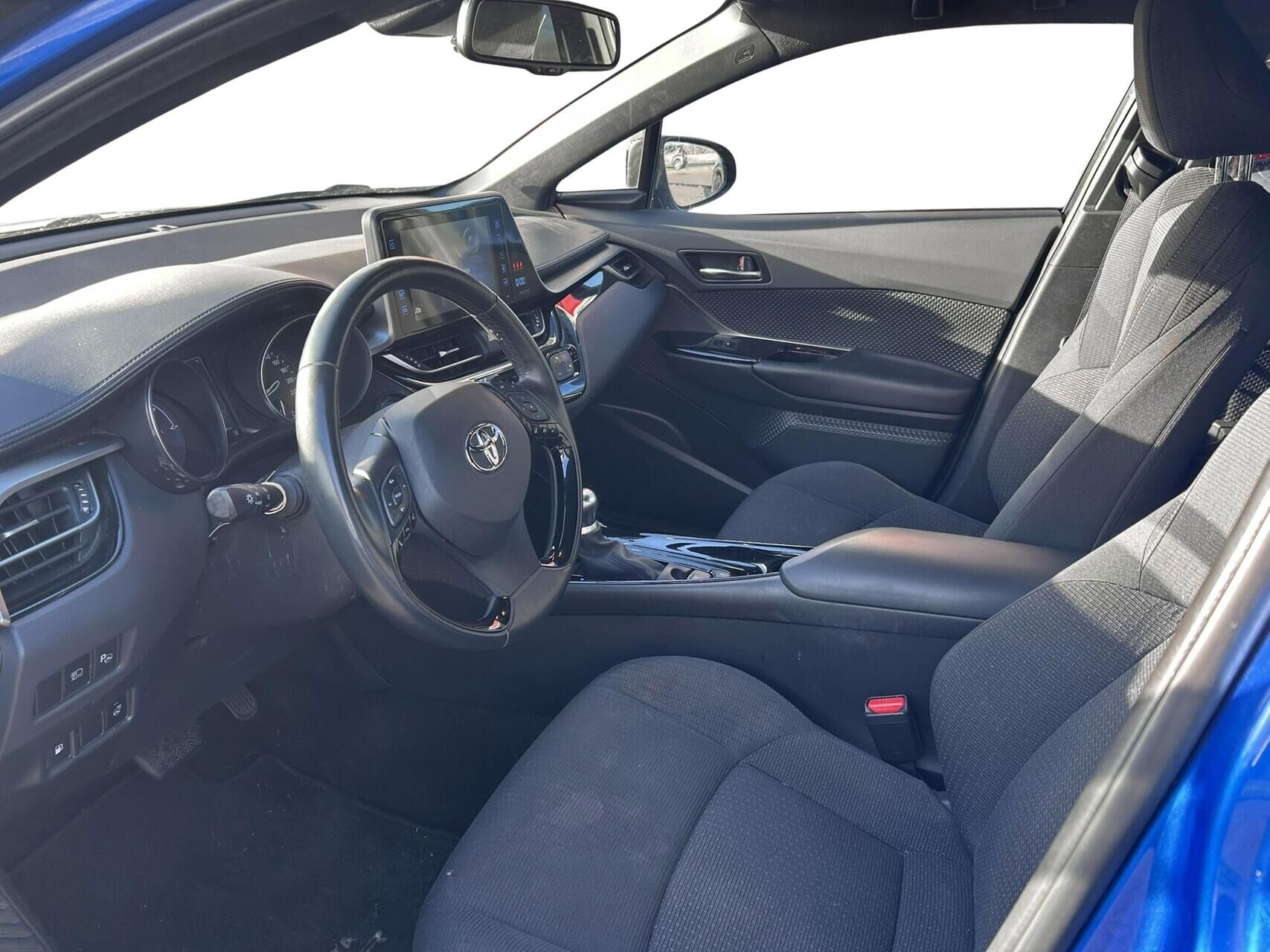 Billede af Toyota C-HR 1,8 Hybrid C-LUB Premium Selected Bi-tone Multidrive S 122HK 5d Aut.