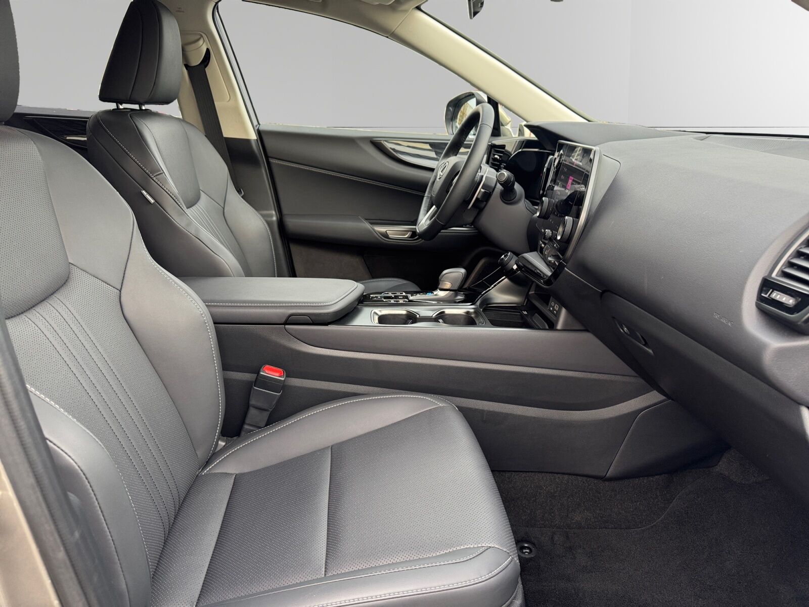 Billede af Lexus NX 450h+ 2,5 Plugin-hybrid Business Plus 4WD 309HK 5d Trinl. Gear