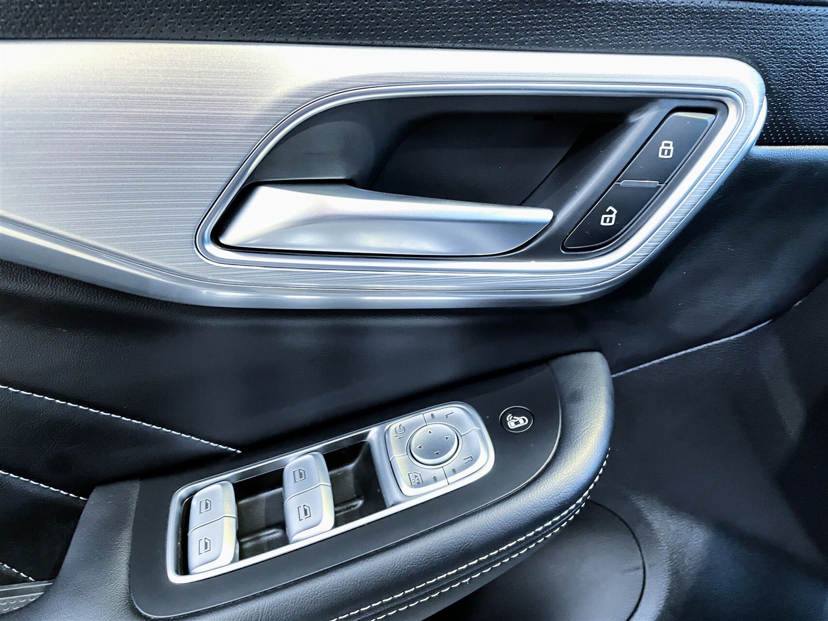 Billede af MG Marvel R EL Performance 4x4 288HK 5d Aut.