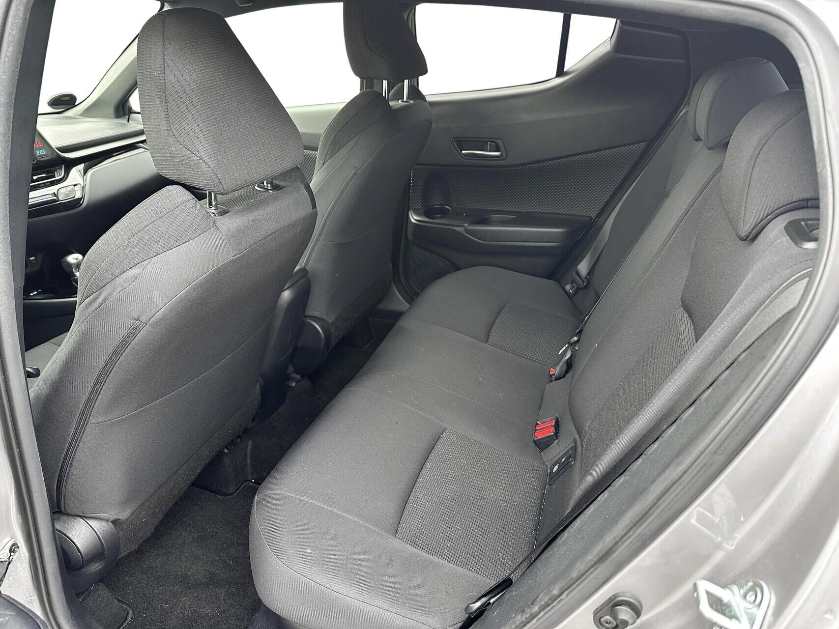 Billede af Toyota C-HR 1,8 Hybrid Selected Bi-tone Multidrive S 122HK 5d Aut.