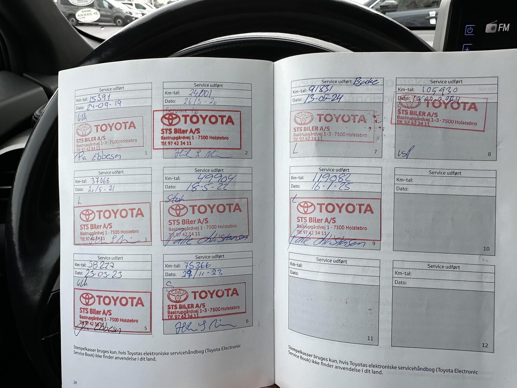 Billede af Toyota C-HR 1,8 Hybrid Selected Bi-tone Multidrive S 122HK 5d Aut.