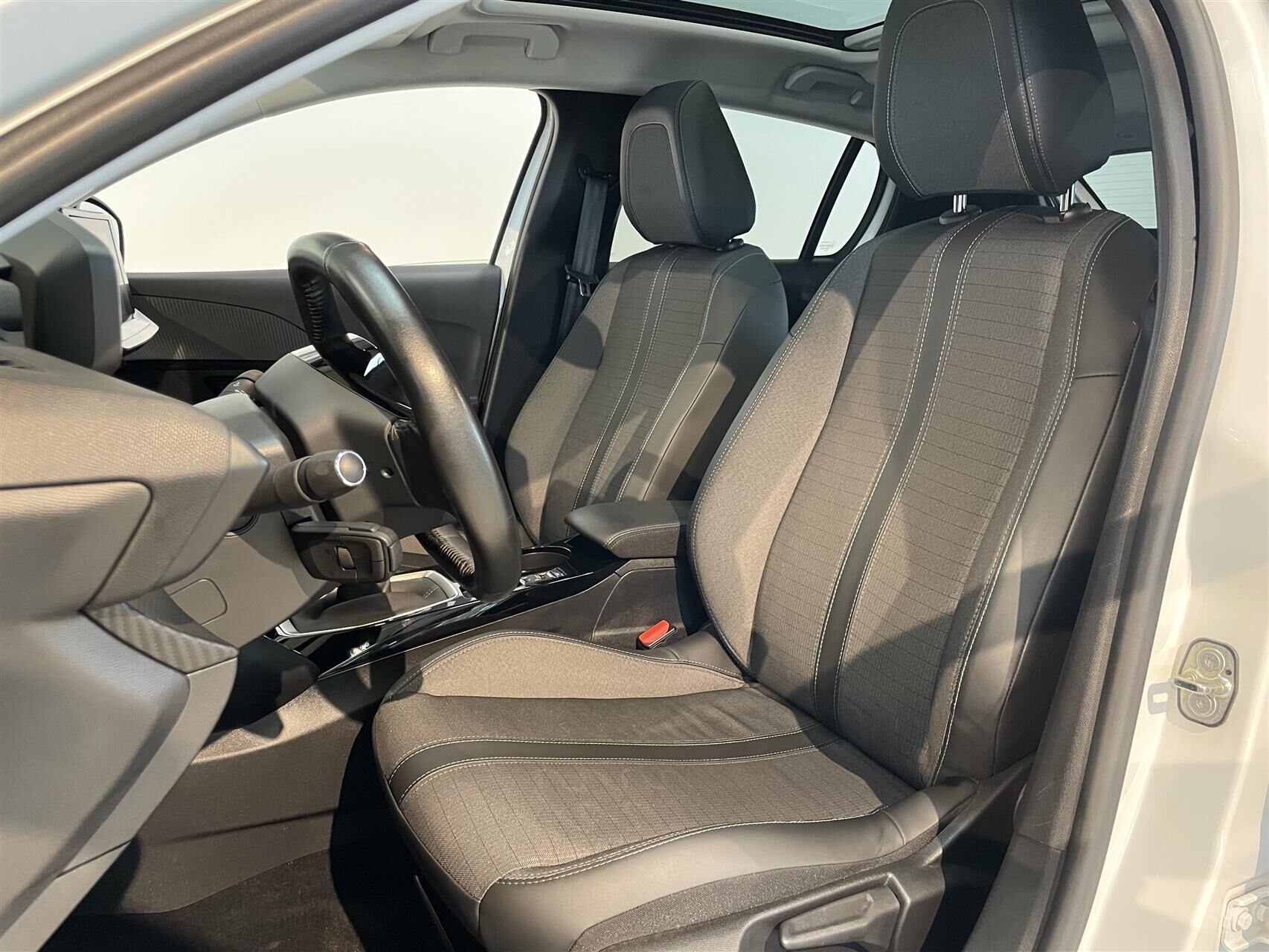 Billede af Peugeot 208 1,2 PureTech Allure Sky 100HK 5d 6g