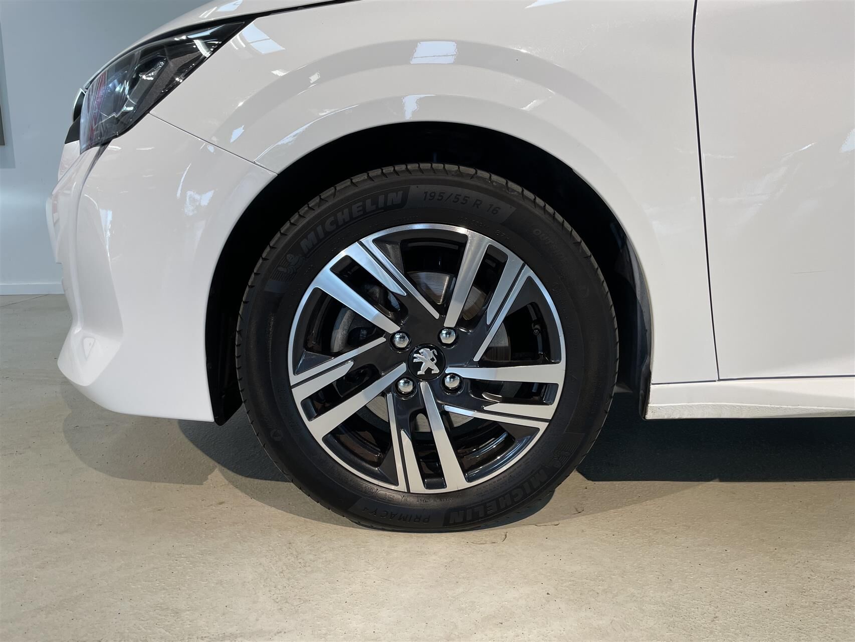 Billede af Peugeot 208 1,2 PureTech Allure Sky 100HK 5d 6g