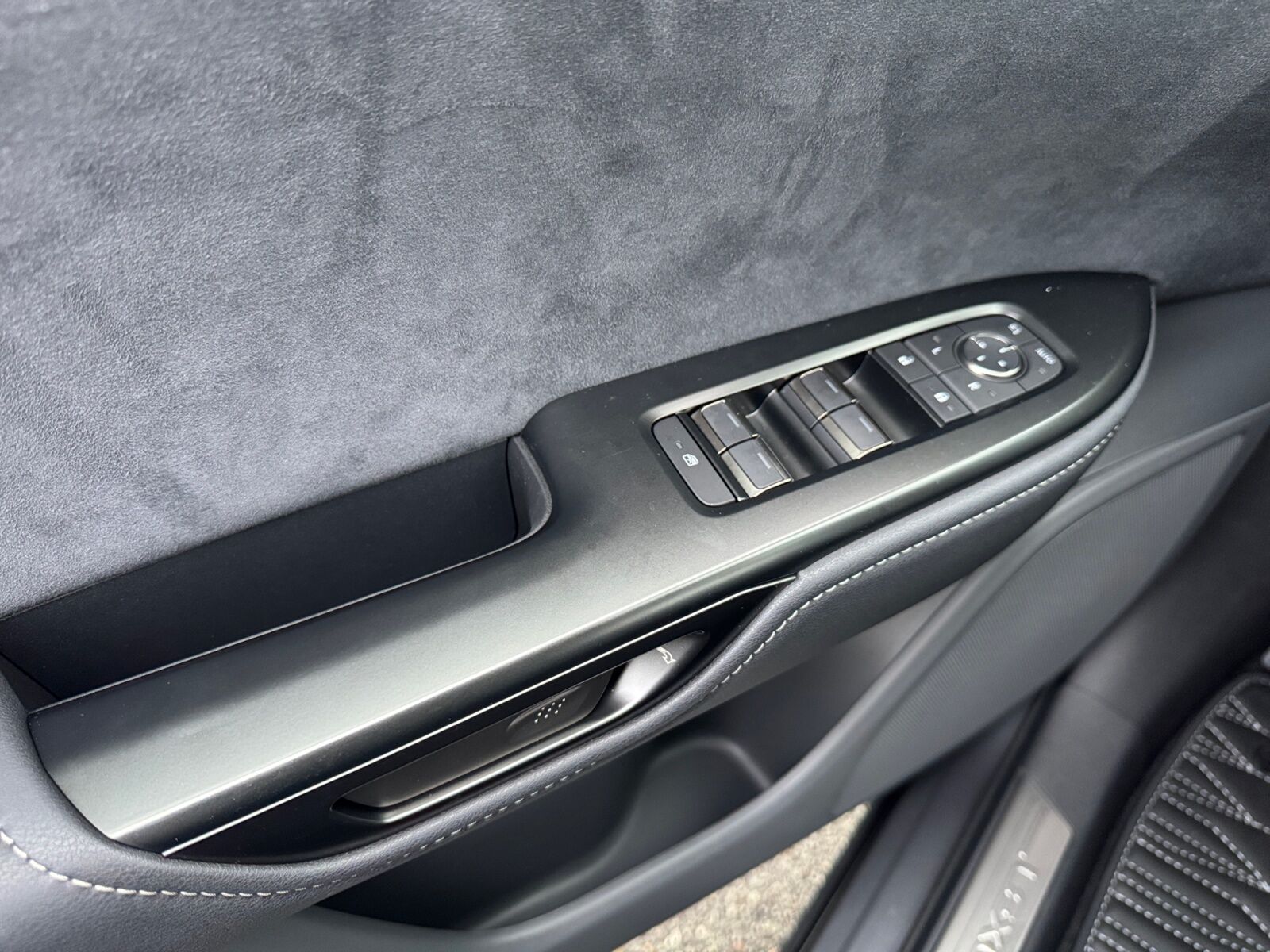 Billede af Lexus RZ 300e EL Luxury 204HK 4d Aut.