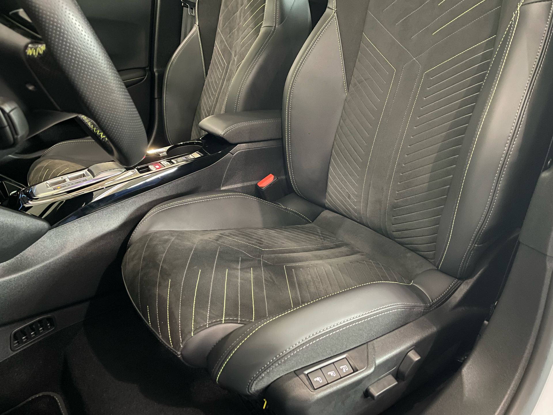 Billede af Peugeot e-2008 EL GT Sky 156HK 5d Aut.