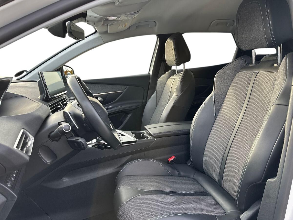 Billede af Peugeot 3008 1,6 PureTech  Plugin-hybrid Selection Sport EAT8 225HK 5d 8g Aut.