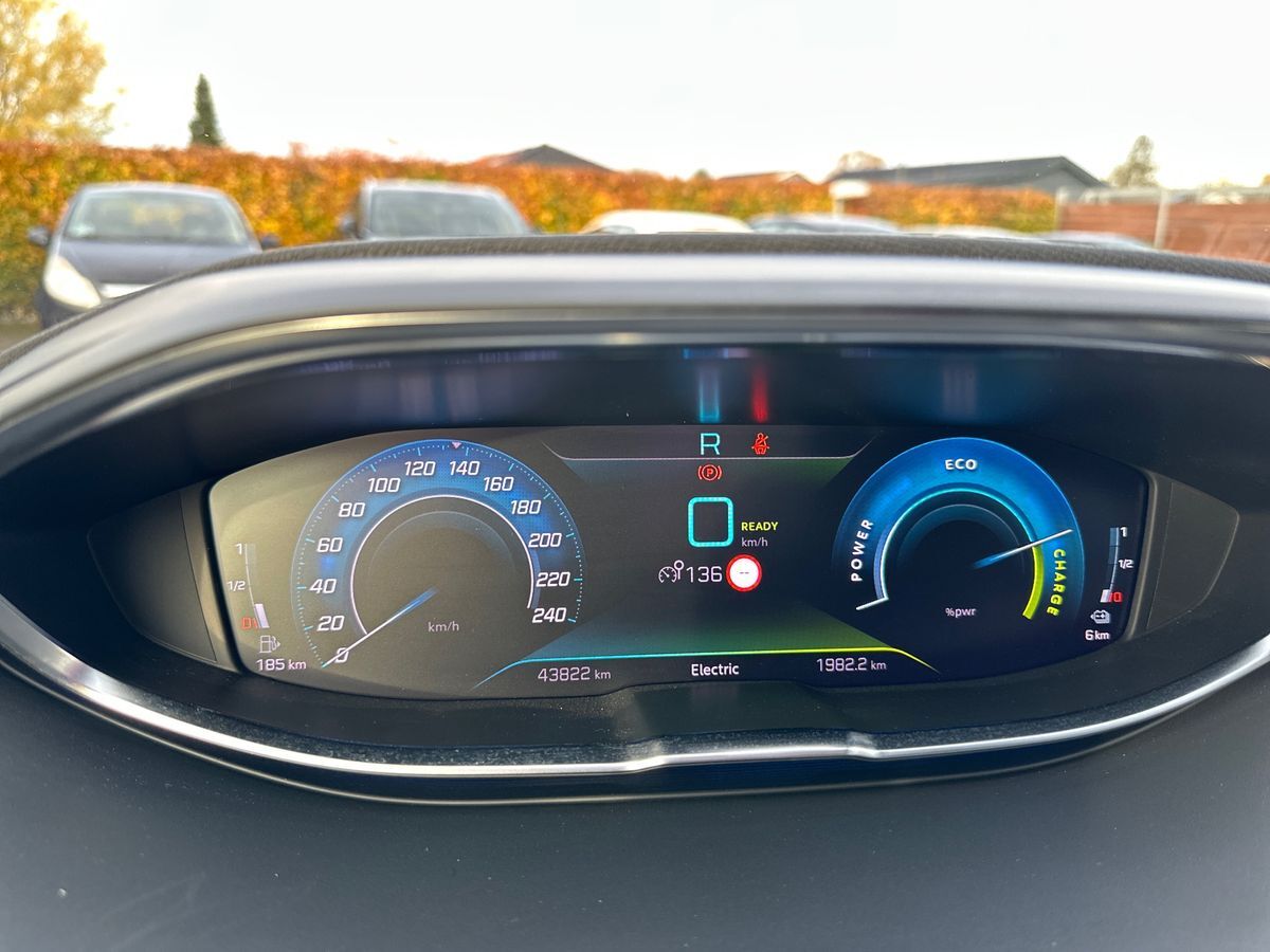 Billede af Peugeot 3008 1,6 PureTech  Plugin-hybrid Selection Sport EAT8 225HK 5d 8g Aut.