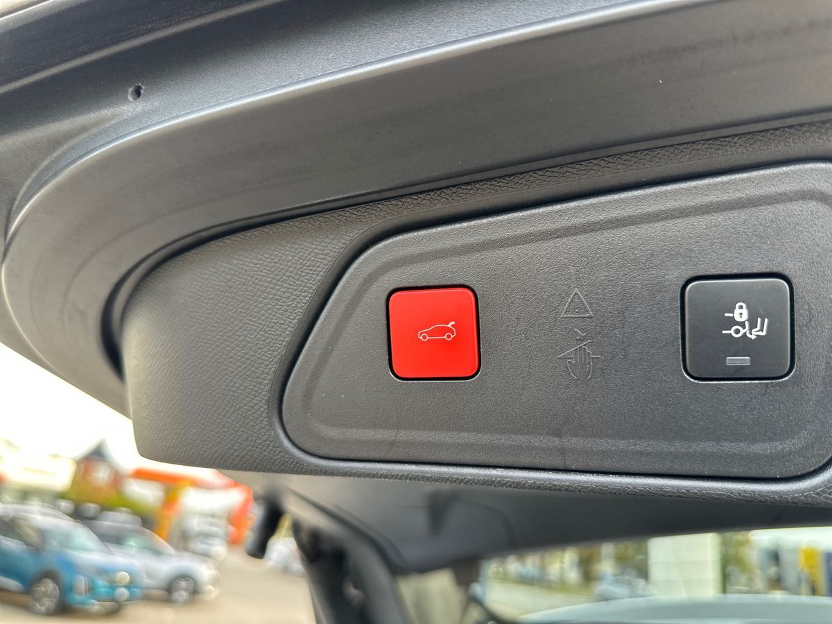 Billede af Peugeot 3008 1,6 PureTech  Plugin-hybrid Selection Sport EAT8 225HK 5d 8g Aut.