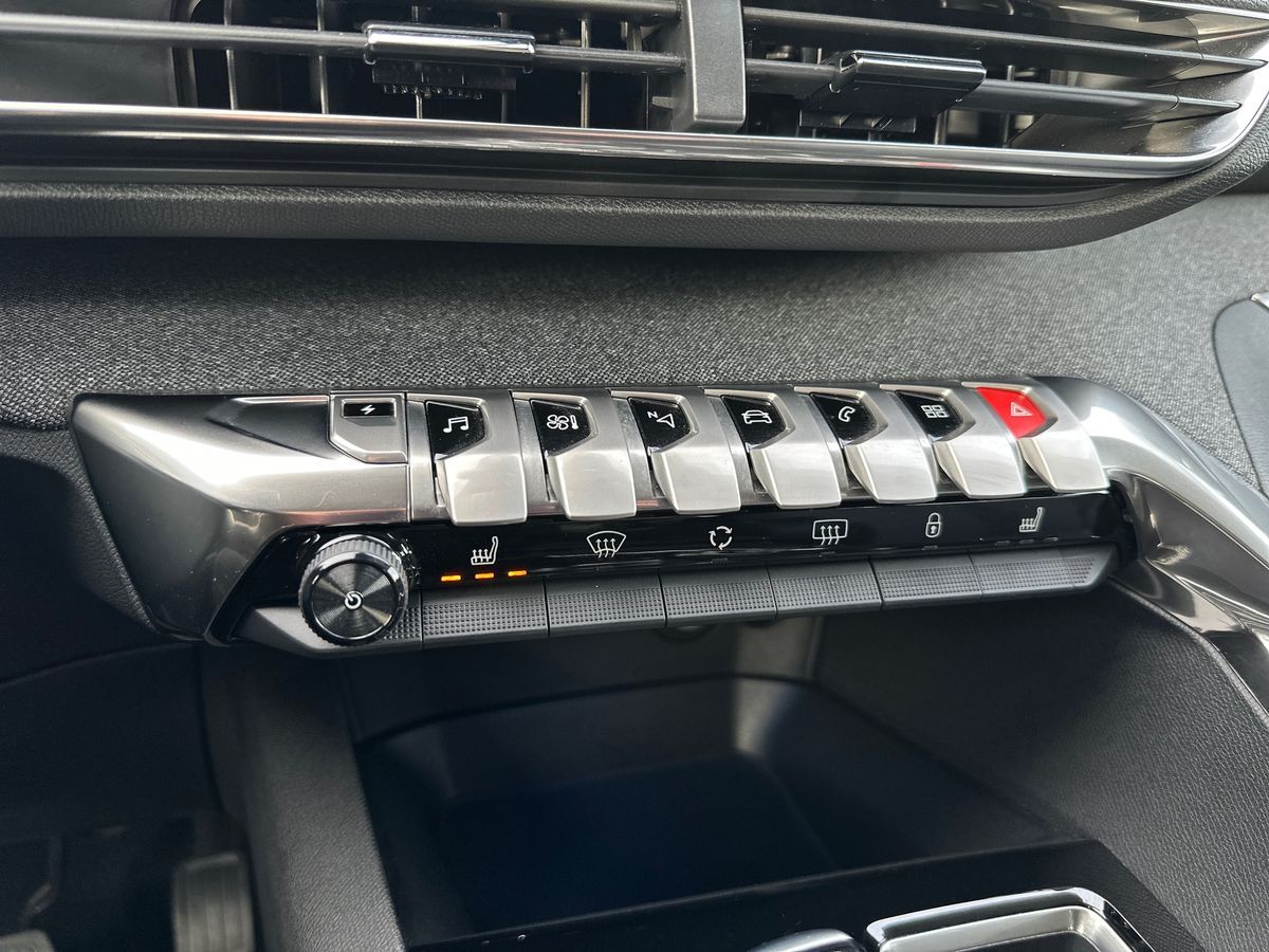 Billede af Peugeot 3008 1,6 PureTech  Plugin-hybrid Selection Sport EAT8 225HK 5d 8g Aut.