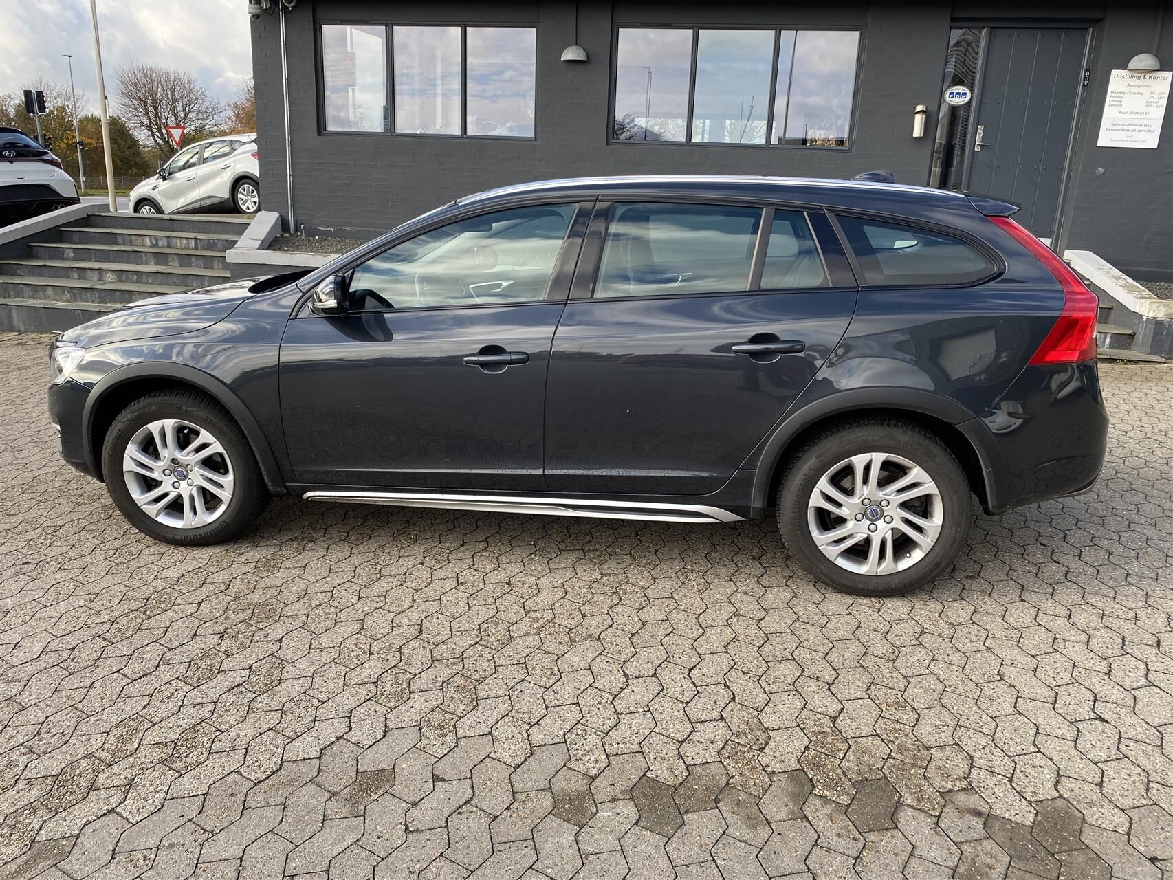 Billede af Volvo V60 Cross Country 2,0 T5 Plus 245HK Stc 8g Aut.