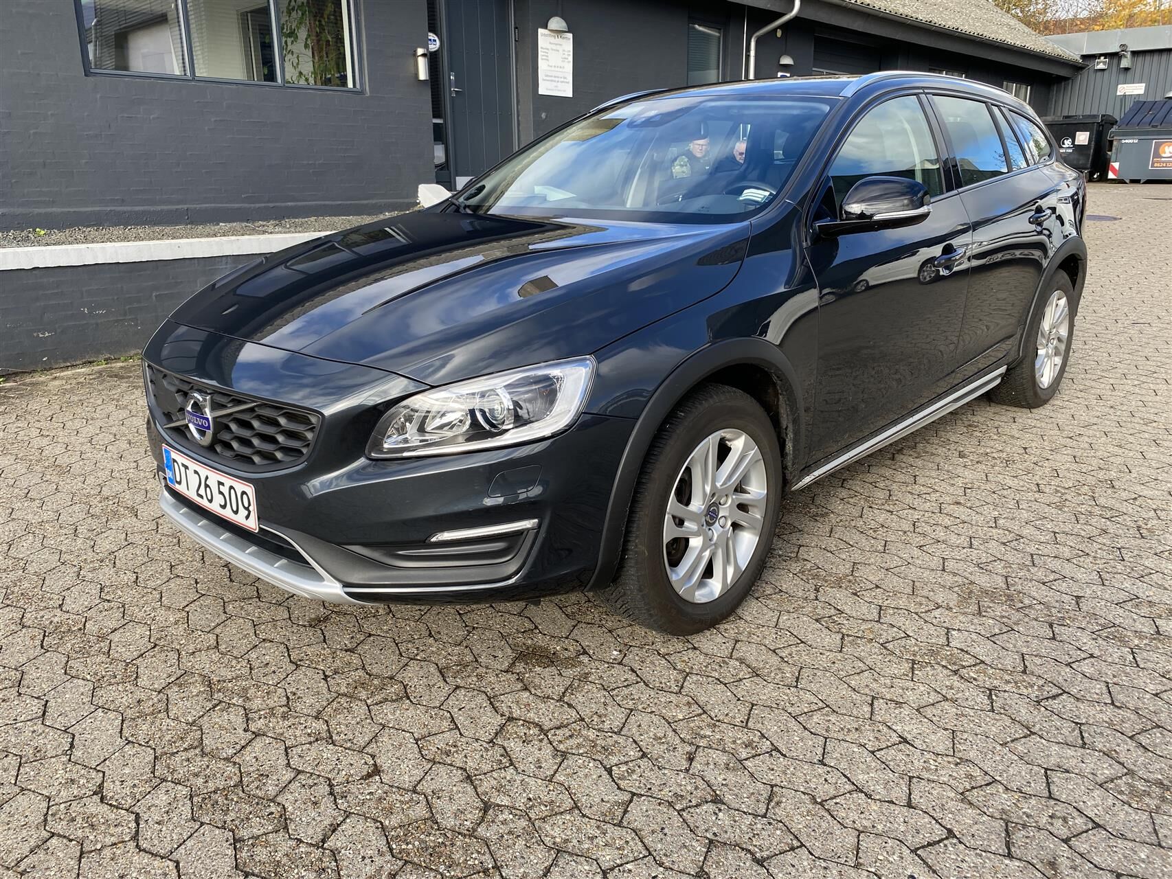 Billede af Volvo V60 Cross Country 2,0 T5 Plus 245HK Stc 8g Aut.