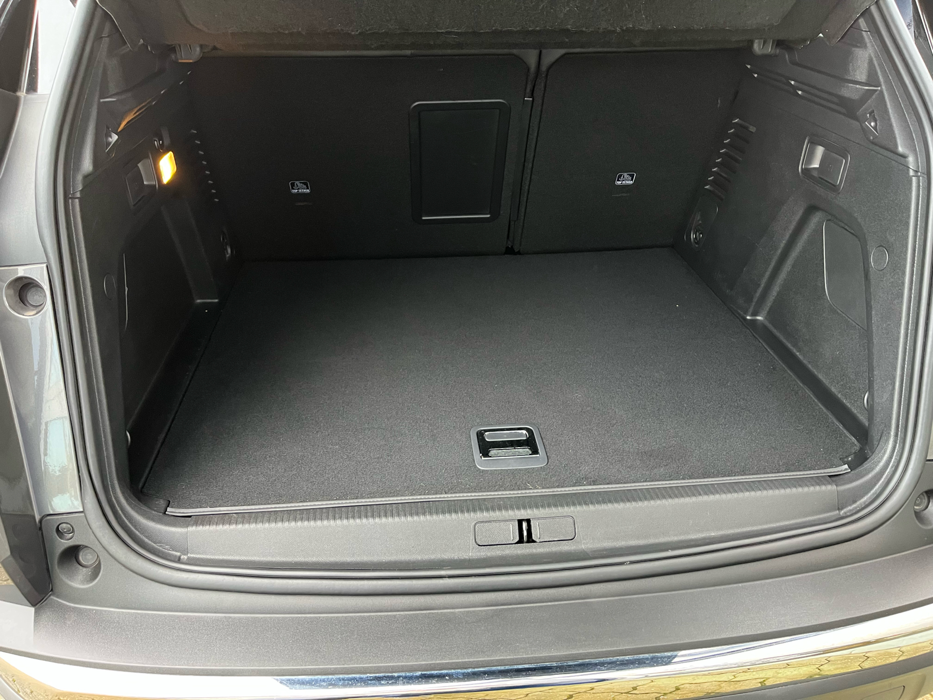 Billede af Peugeot 3008 1,6 PureTech  Plugin-hybrid First Selection EAT8 225HK 5d 8g Aut.