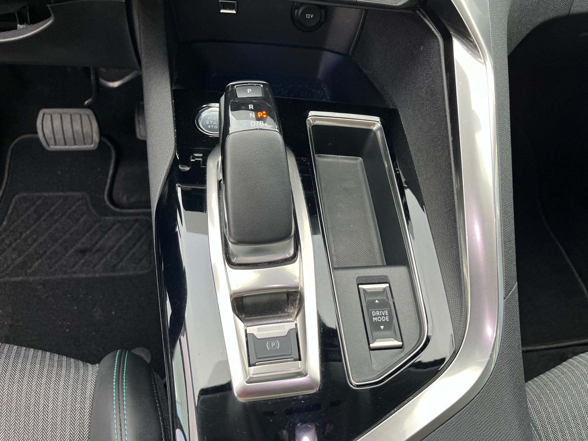 Billede af Peugeot 3008 1,6 PureTech  Plugin-hybrid First Selection EAT8 225HK 5d 8g Aut.