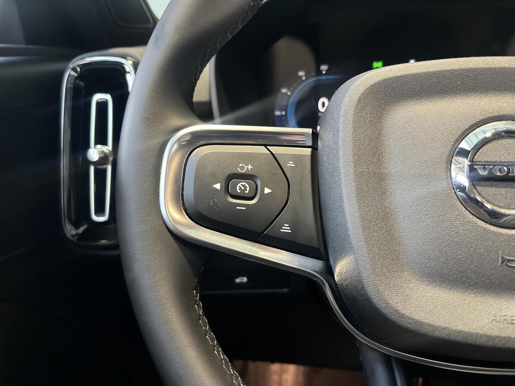 Billede af Volvo EX40 Single Motor Extended Range Plus 252HK 5d Aut.