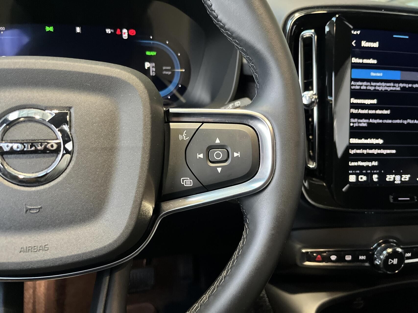 Billede af Volvo EX40 Single Motor Extended Range Plus 252HK 5d Aut.