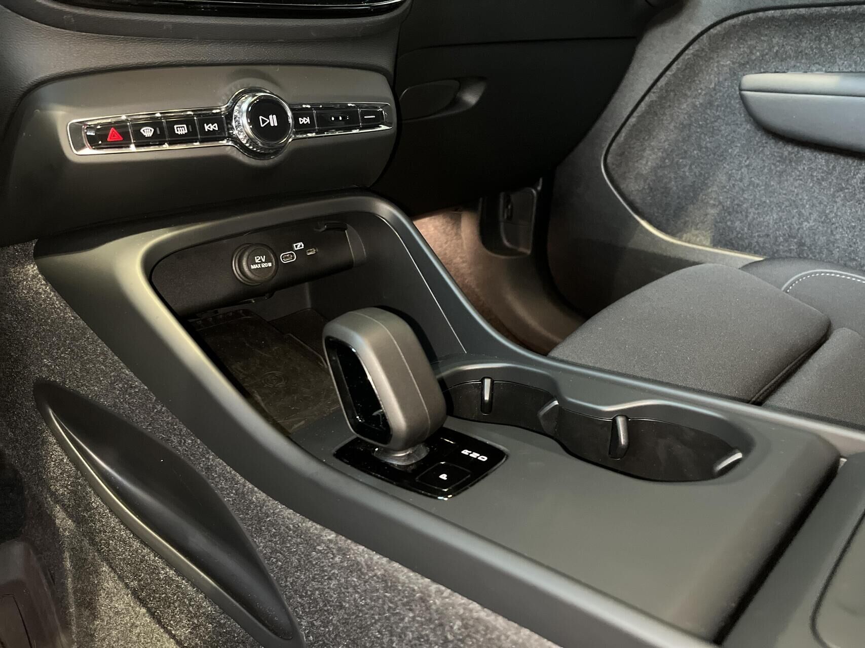 Billede af Volvo EX40 Single Motor Extended Range Plus 252HK 5d Aut.