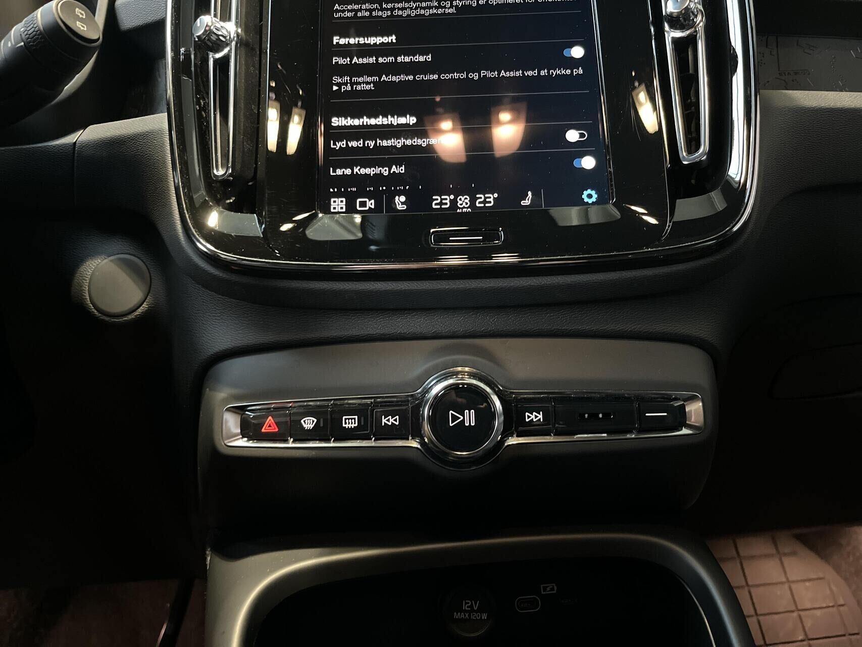 Billede af Volvo EX40 Single Motor Extended Range Plus 252HK 5d Aut.