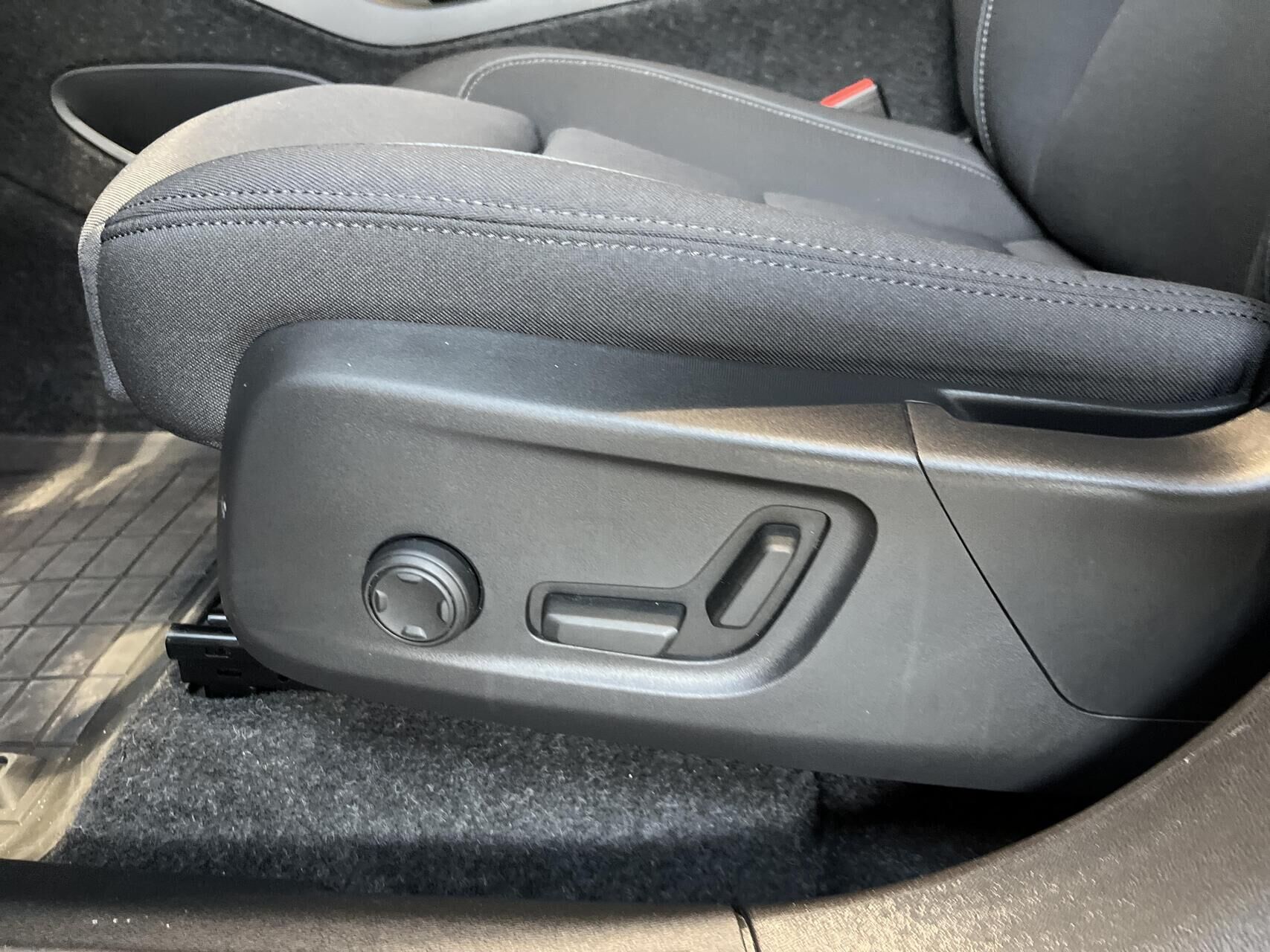 Billede af Volvo EX40 Single Motor Extended Range Plus 252HK 5d Aut.