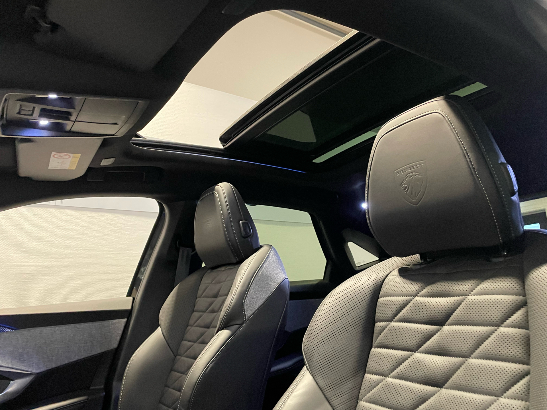 Billede af Peugeot e-3008 EL GT Pack 210HK 5d Aut.