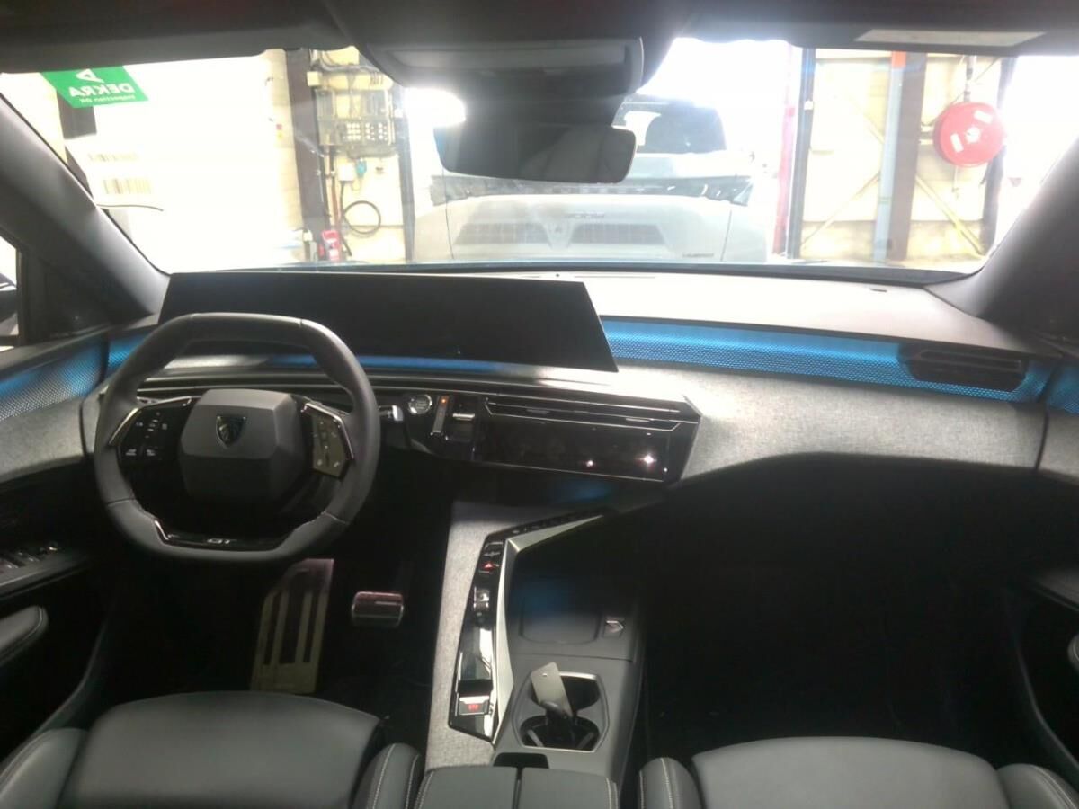 Billede af Peugeot e-3008 EL GT Pack 210HK 5d Aut.