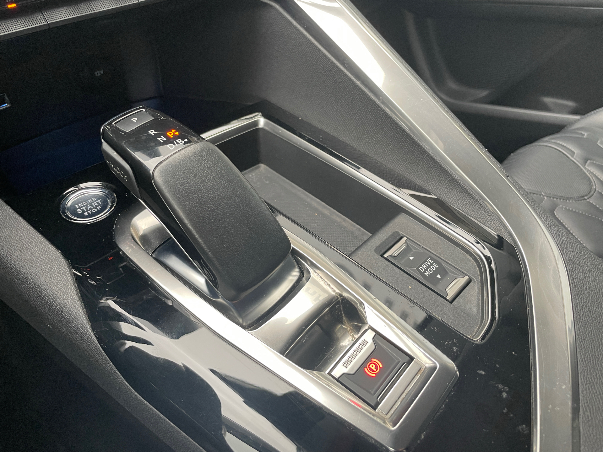 Billede af Peugeot 3008 1,6 PureTech  Plugin-hybrid Allure Pack LTD EAT8 225HK 5d 8g Aut.