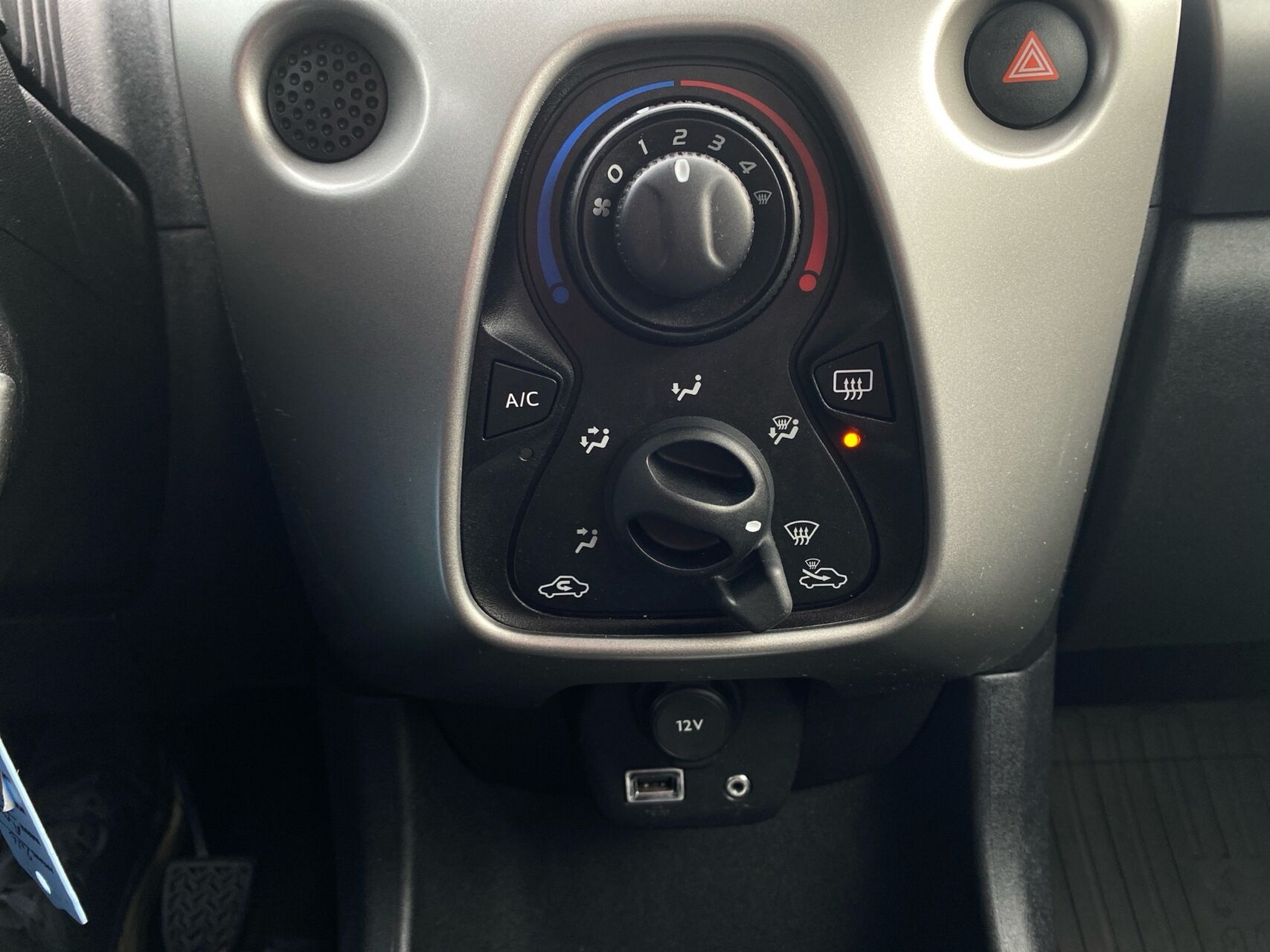 Billede af Toyota Aygo 1,0 VVT-I X-Play + X-Touch 69HK 5d