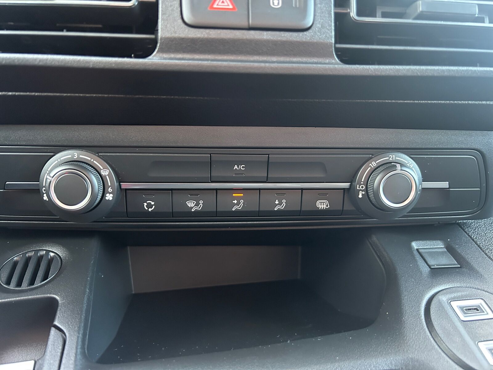 Billede af Toyota Proace City Long 1,5 D Comfort Master To Skydedøre 130HK Van 8g Aut.