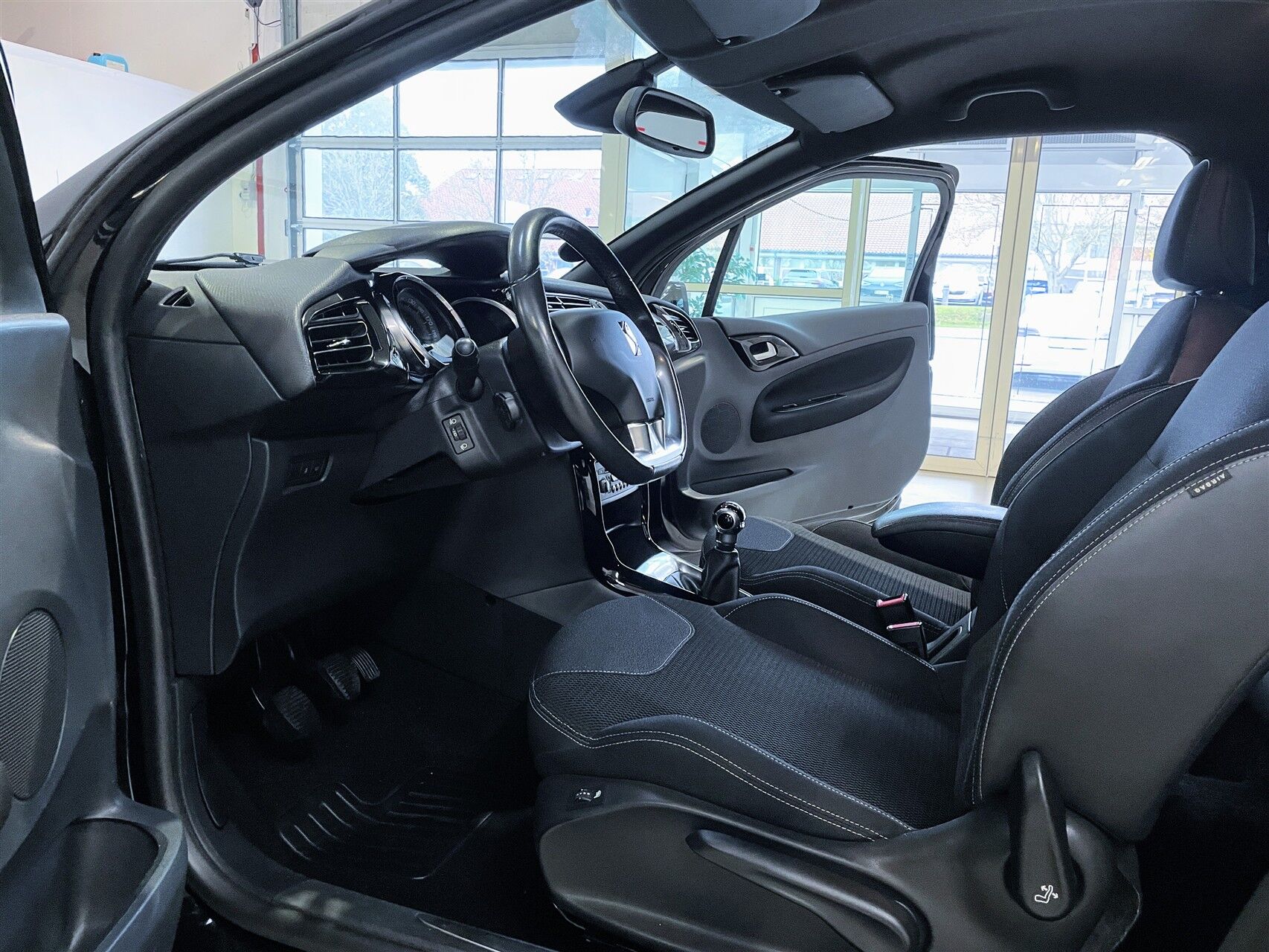 Billede af Citroën DS3 1,6 e-HDi Style 92HK 3d