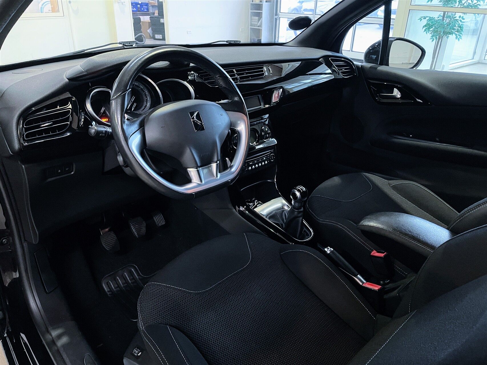 Billede af Citroën DS3 1,6 e-HDi Style 92HK 3d