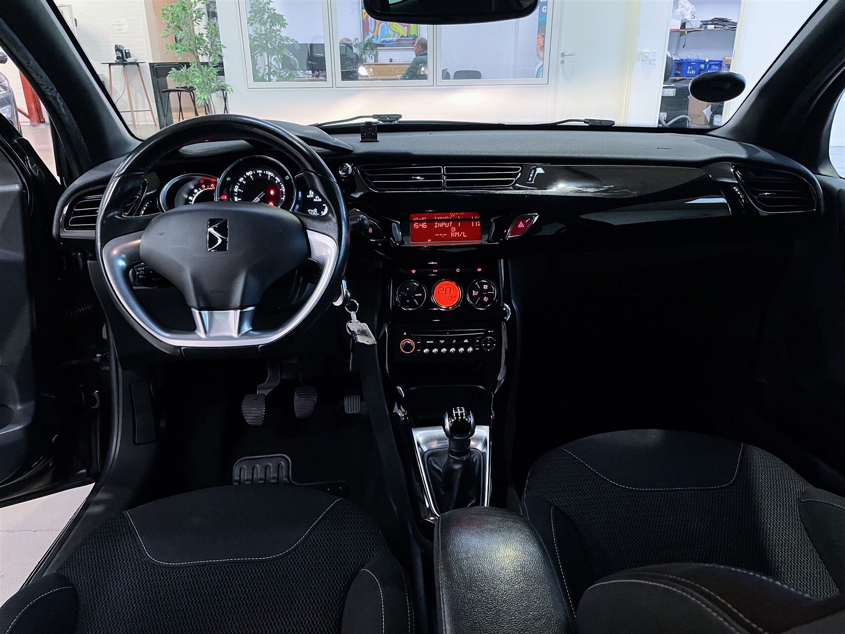 Billede af Citroën DS3 1,6 e-HDi Style 92HK 3d