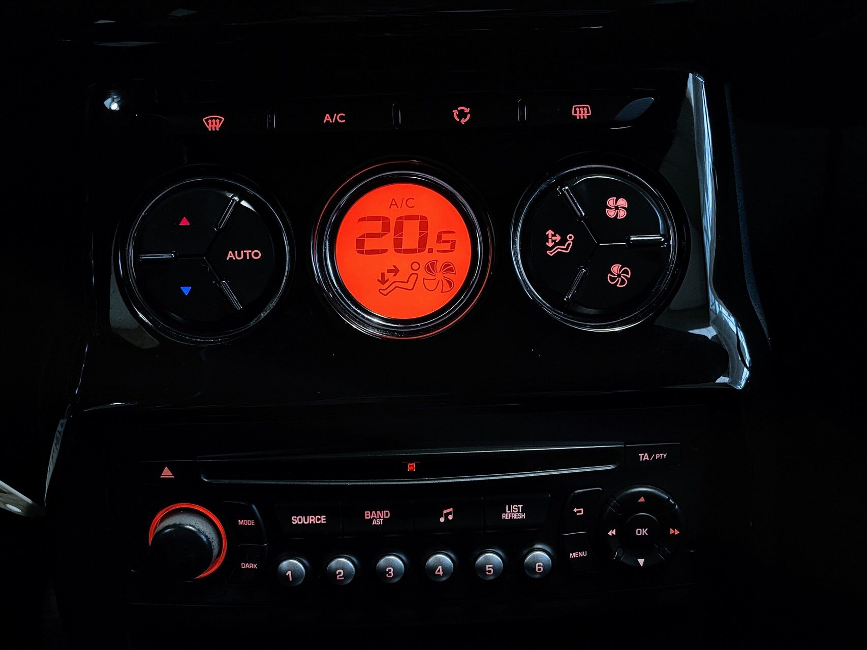 Billede af Citroën DS3 1,6 e-HDi Style 92HK 3d