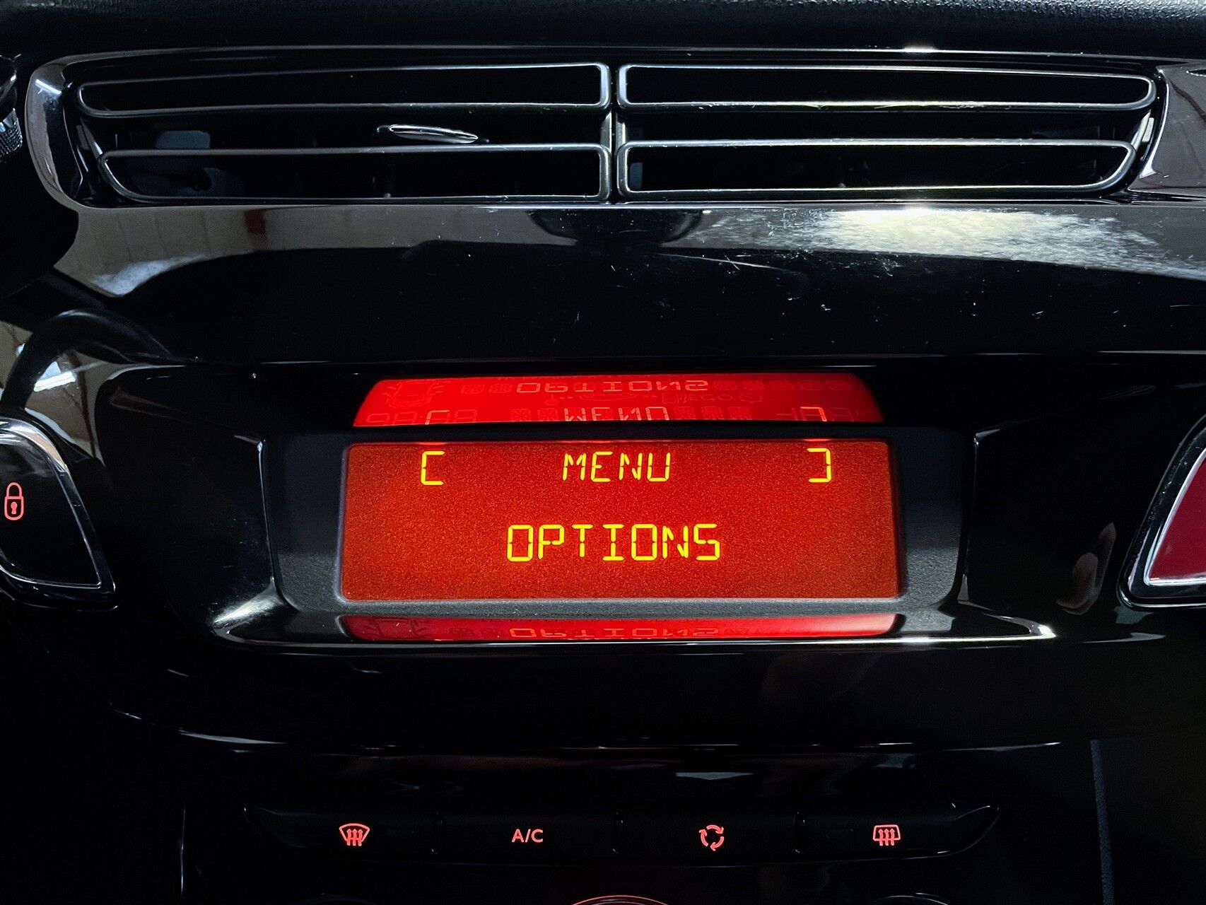 Billede af Citroën DS3 1,6 e-HDi Style 92HK 3d