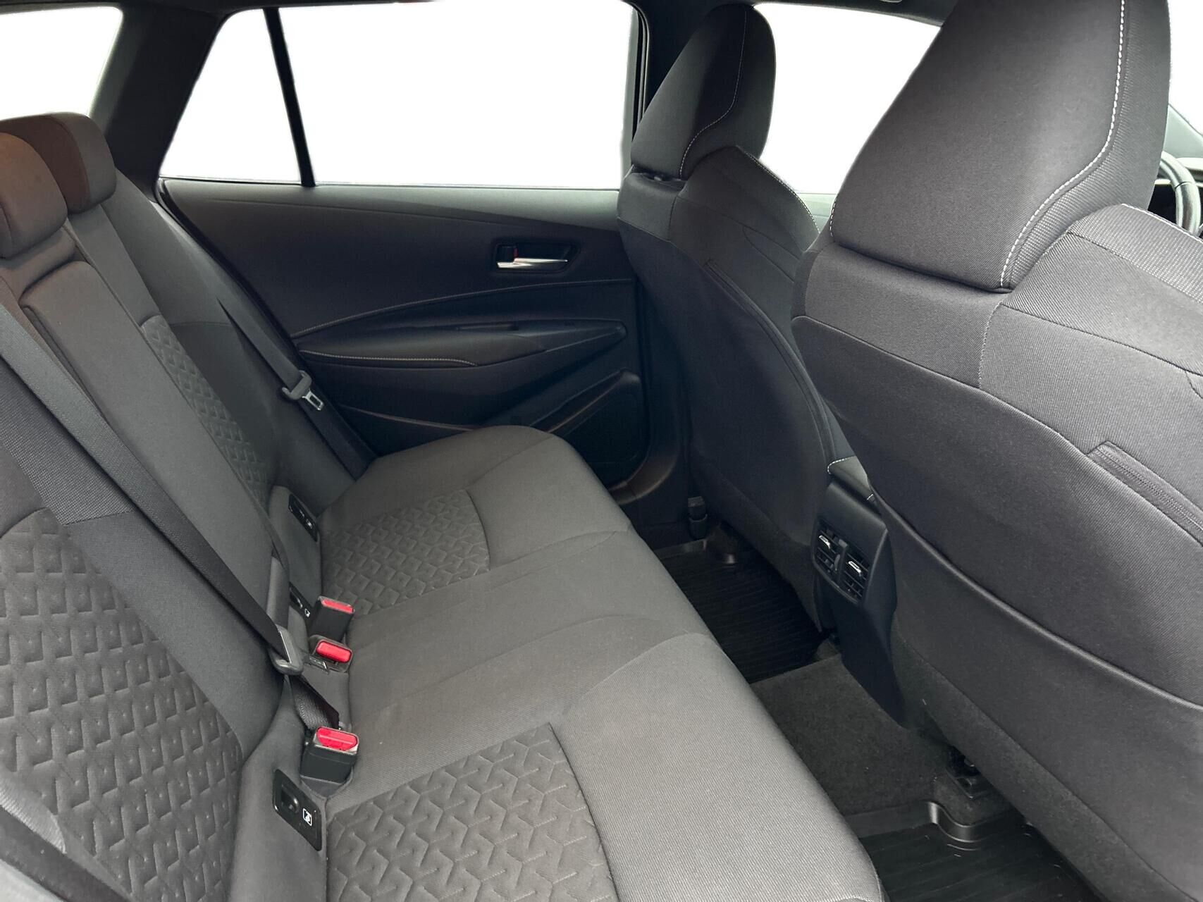 Billede af Toyota Corolla Touring Sports 1,8 Hybrid Active E-CVT 122HK Stc Trinl. Gear