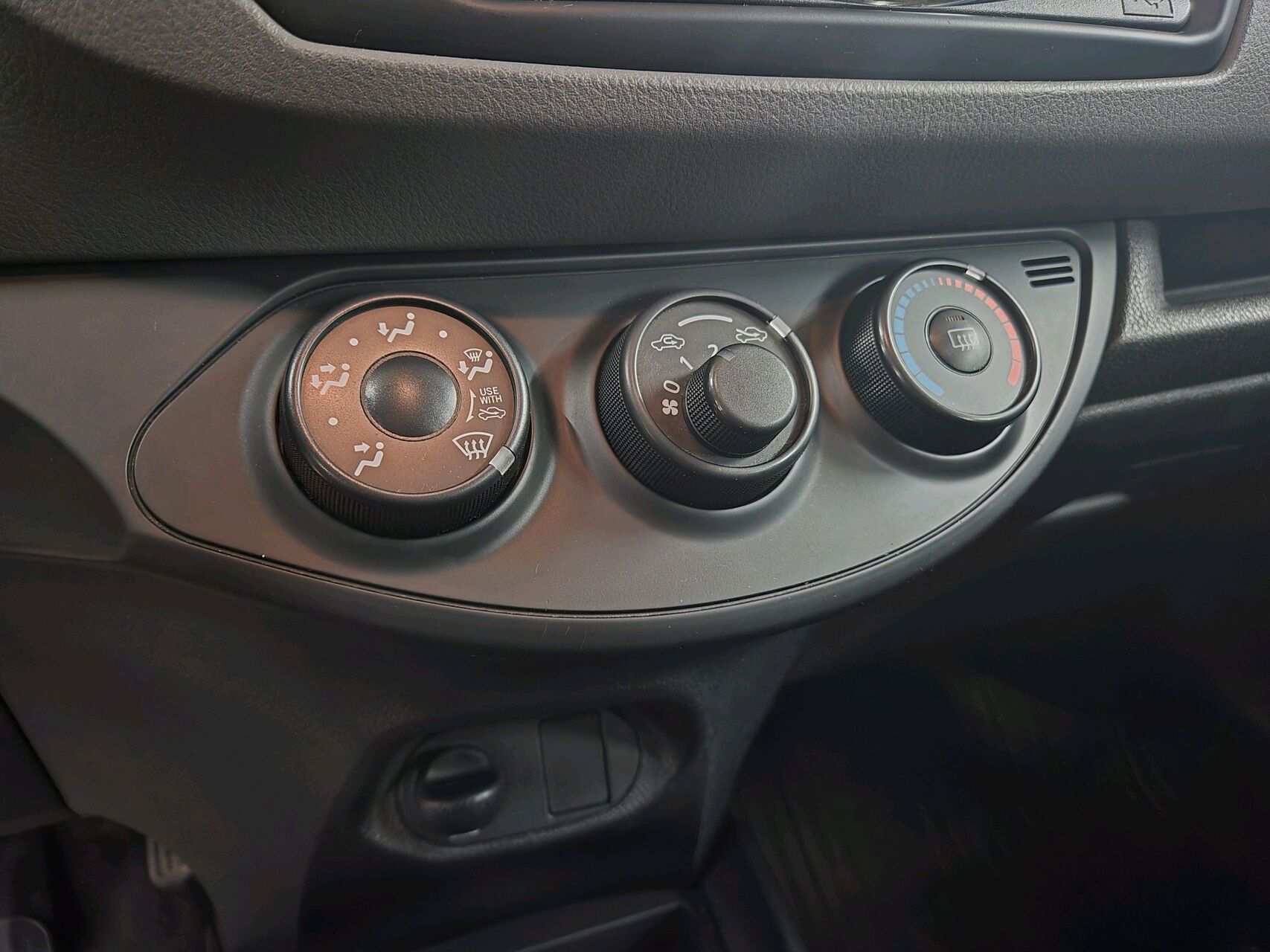 Billede af Toyota Yaris 1,0 VVT-I T1 69HK 5d