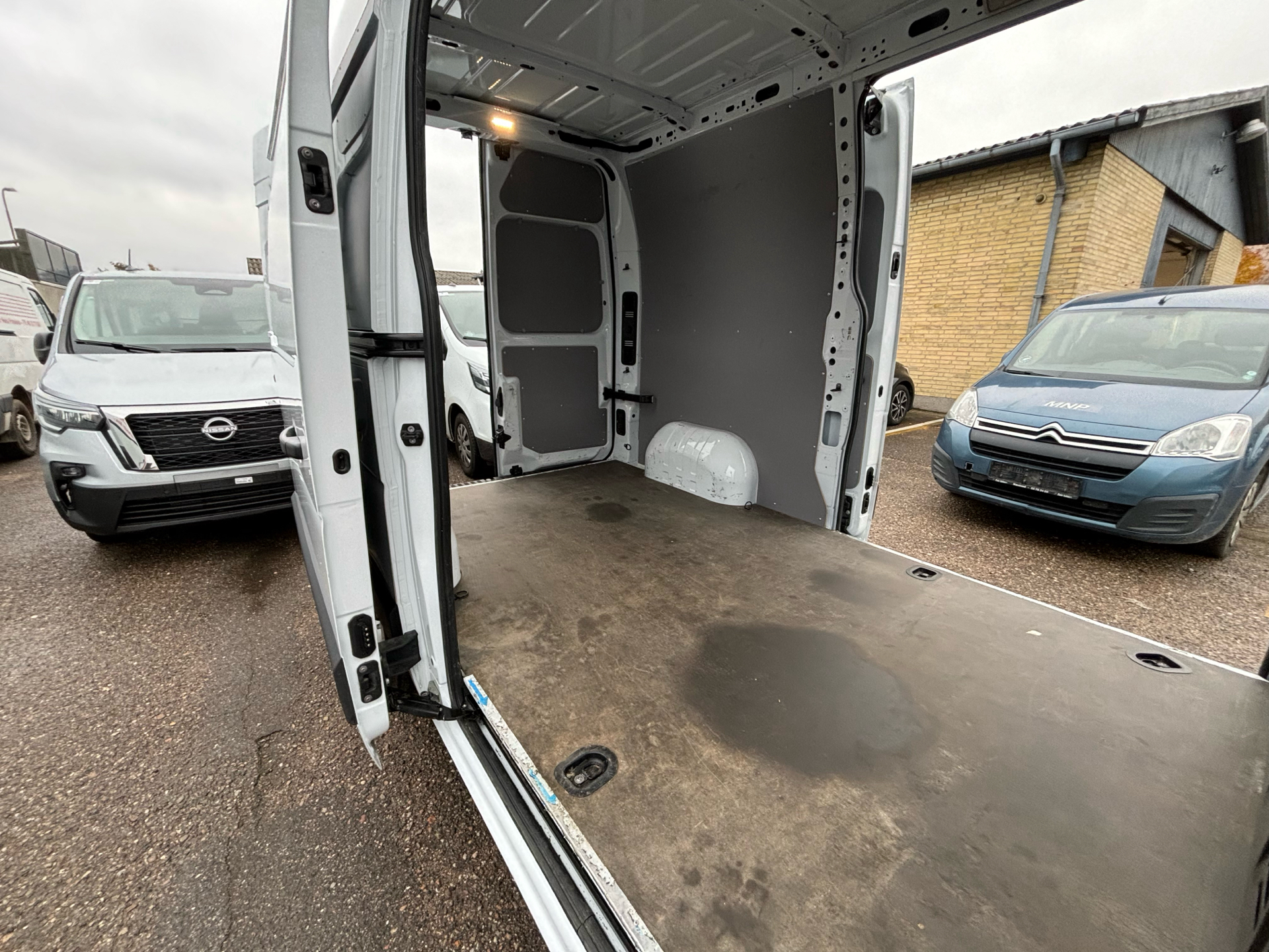 Billede af Nissan Interstar L2H2 2,3 DCi N-Connecta 150HK Van 6g