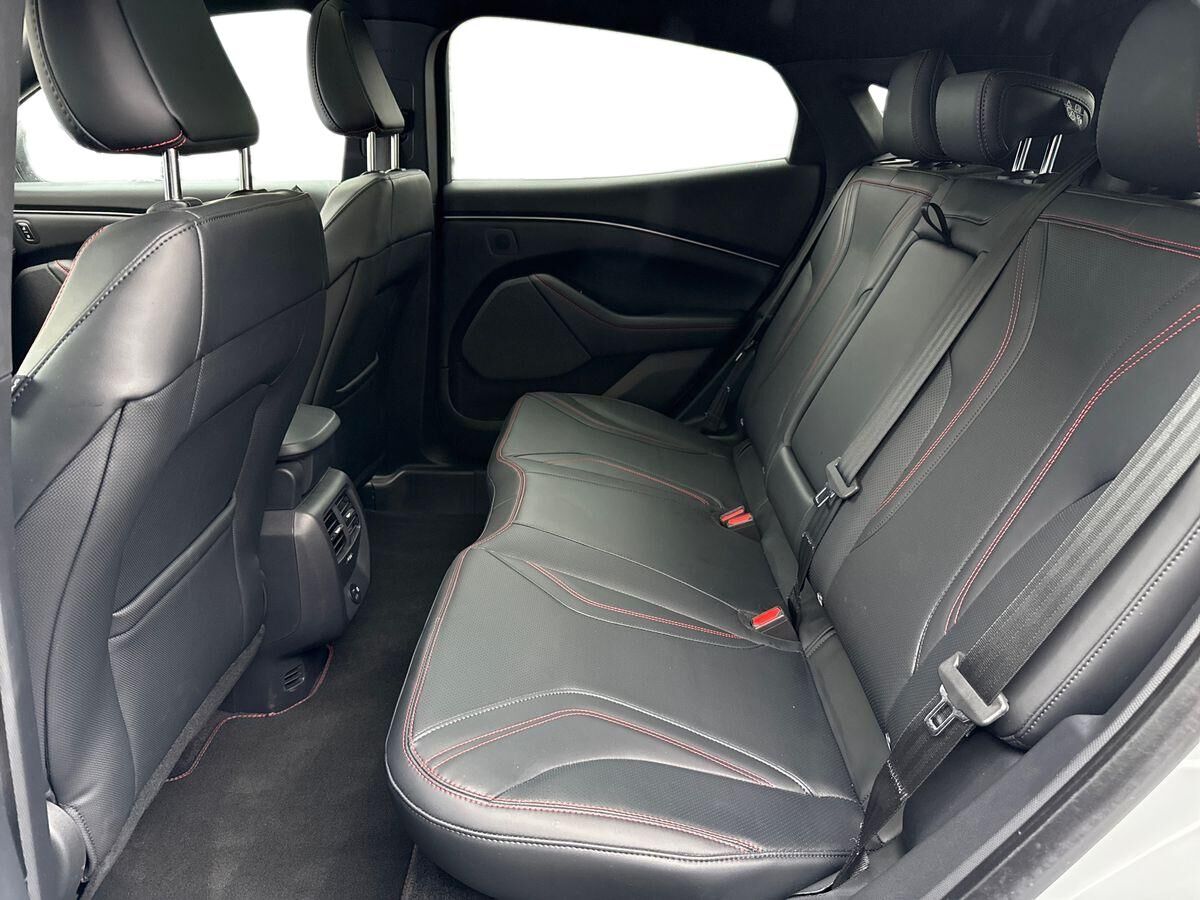 Billede af Ford Mustang Mach-E EL UR Premium AWD 351HK 5d Aut.