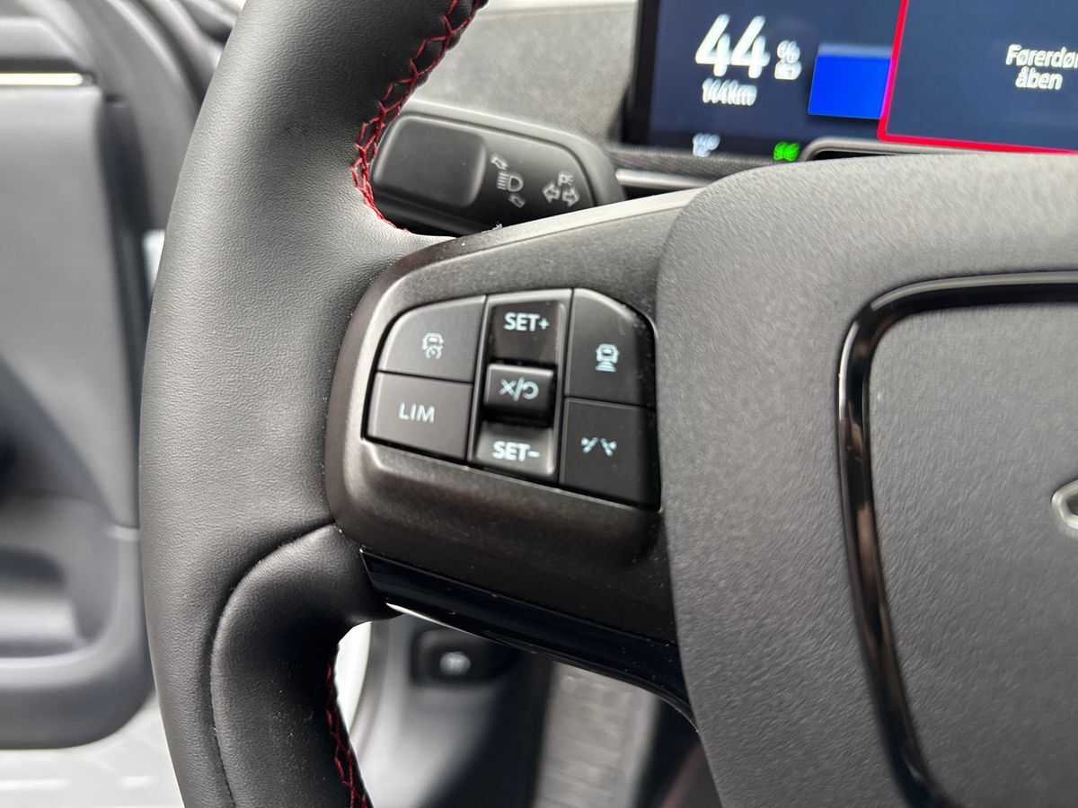 Billede af Ford Mustang Mach-E EL UR Premium AWD 351HK 5d Aut.