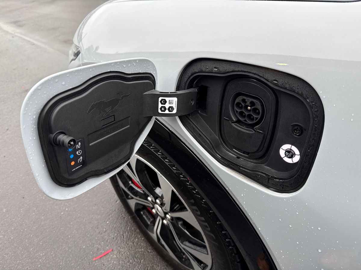 Billede af Ford Mustang Mach-E EL UR Premium AWD 351HK 5d Aut.